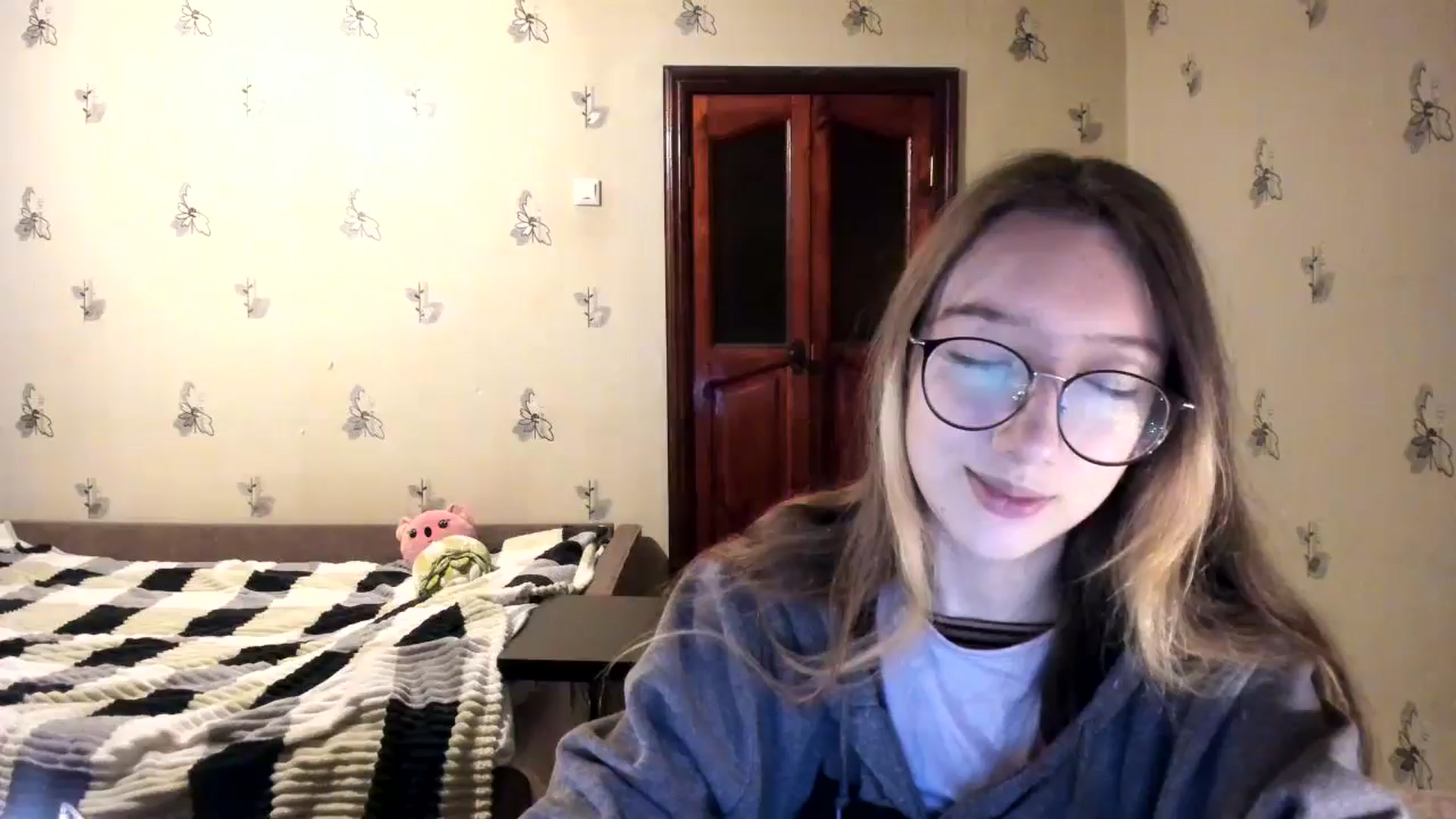 Gallery image thumbnail from CandyyCrushh's myfreecams stream on, 11/07/2024, 23:37 image 16 of 20