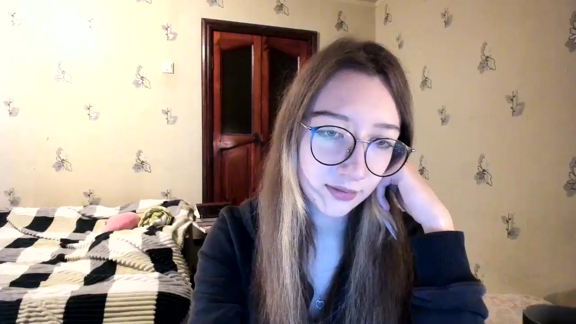 Gallery image thumbnail from CandyyCrushh's myfreecams stream on, 11/20/2024, 22:40 image 4 of 20