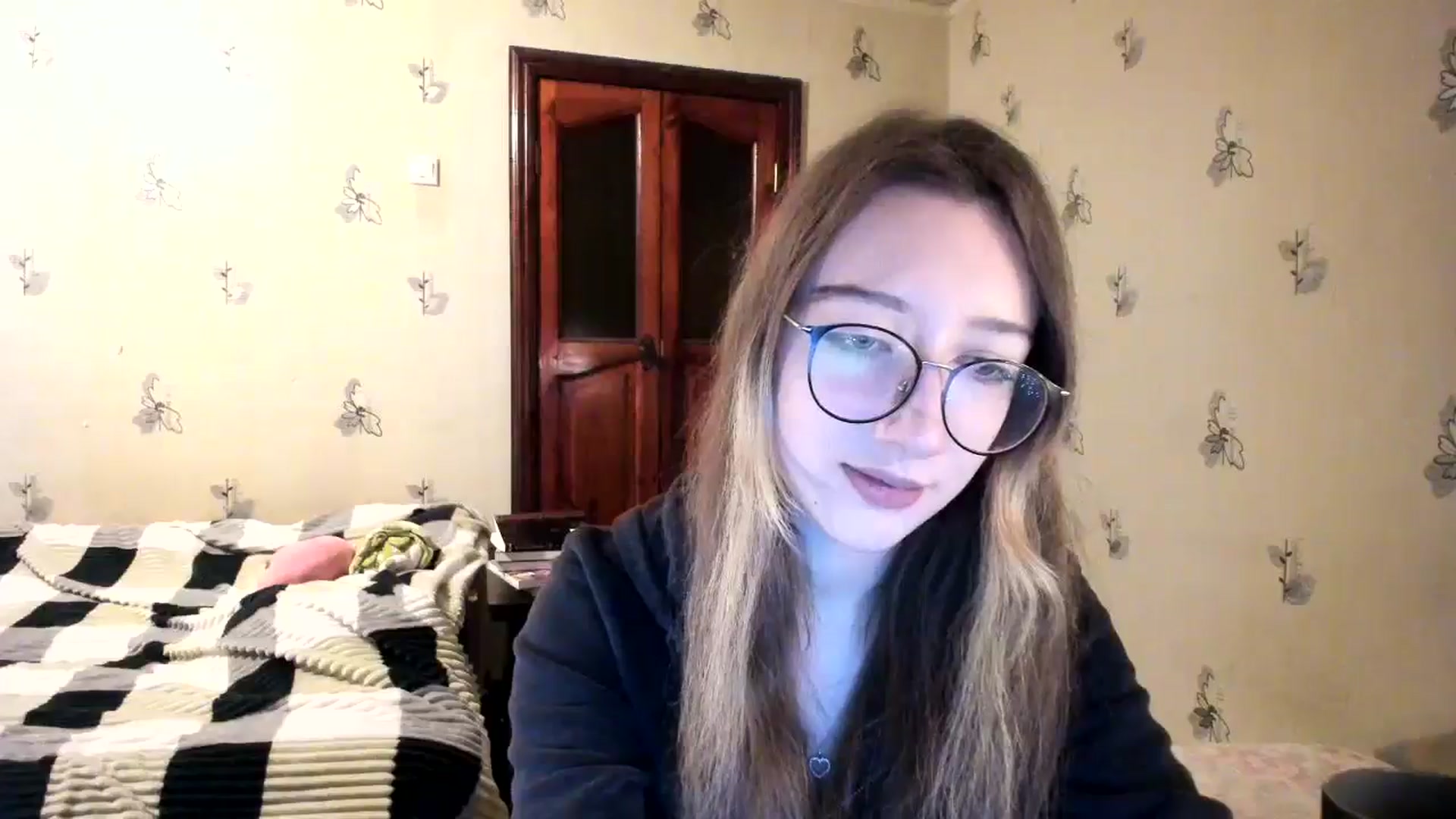 Gallery image thumbnail from CandyyCrushh's myfreecams stream on, 11/20/2024, 22:40 image 7 of 20