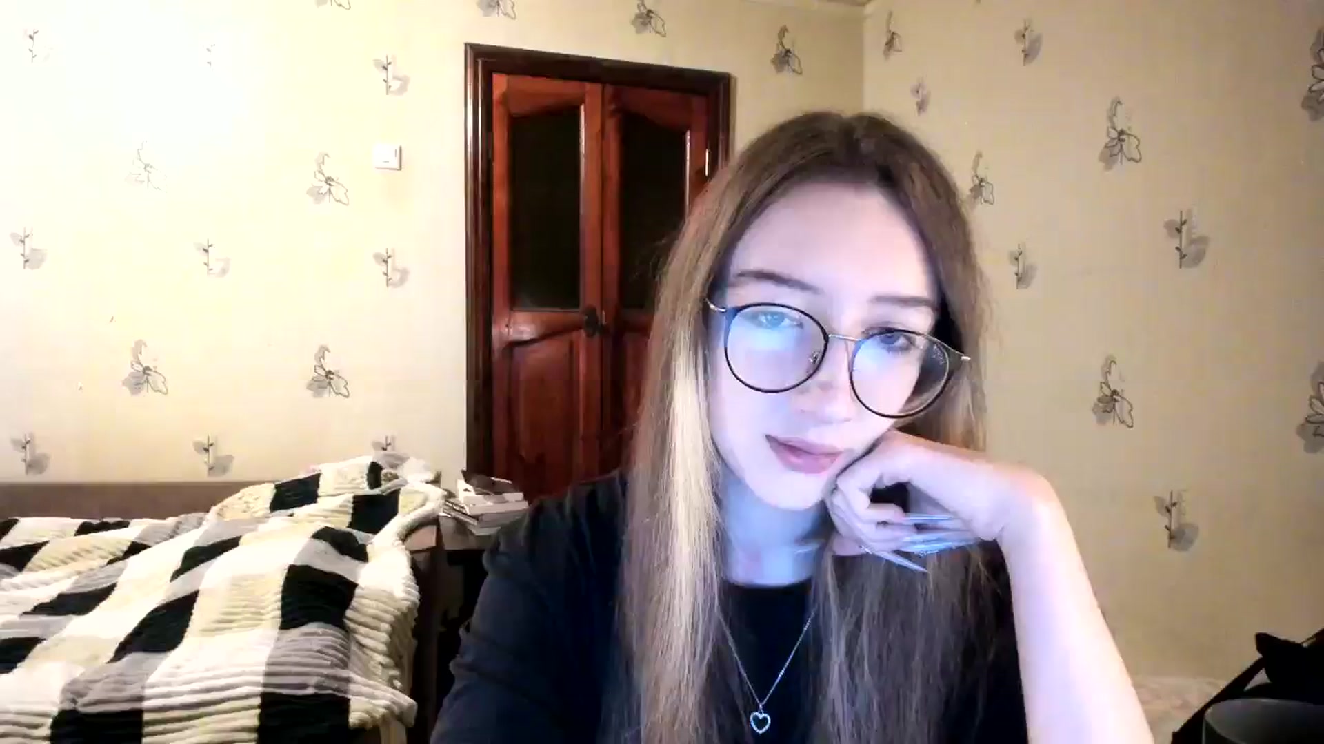 Gallery image thumbnail from CandyyCrushh's myfreecams stream on, 11/24/2024, 24:00 image 18 of 20