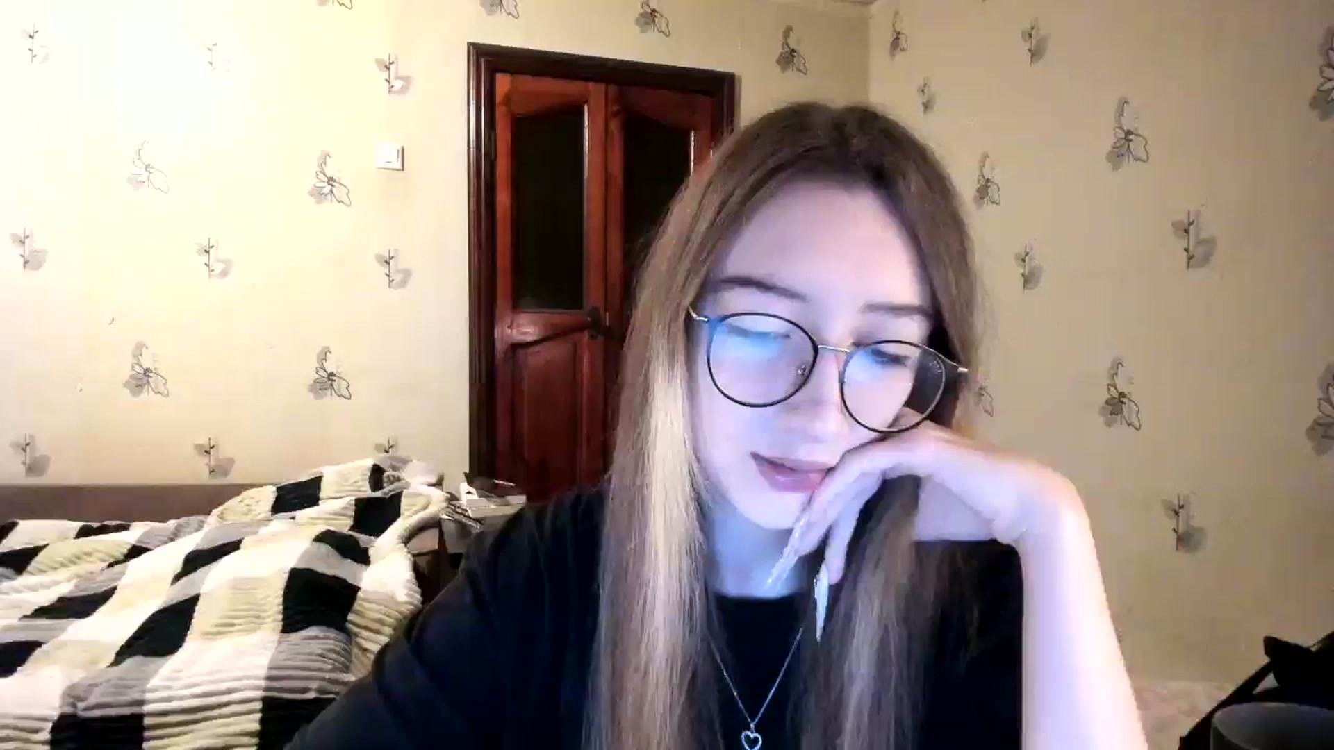 Gallery image thumbnail from CandyyCrushh's myfreecams stream on, 11/24/2024, 24:00 image 11 of 20