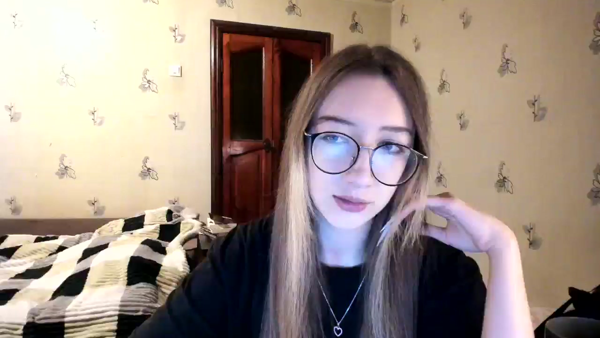 Gallery image thumbnail from CandyyCrushh's myfreecams stream on, 11/24/2024, 24:00 image 4 of 20
