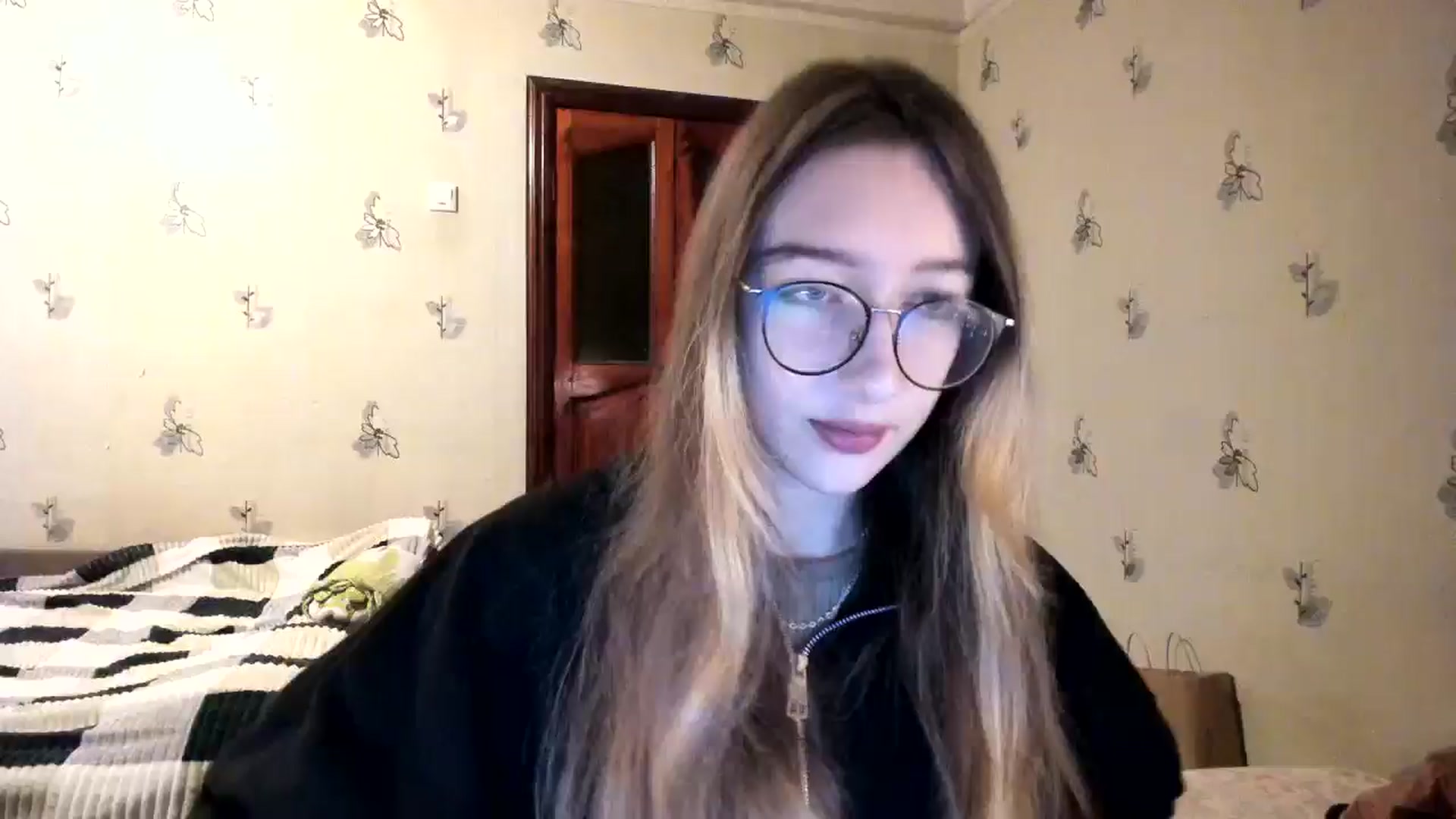 Gallery image thumbnail from CandyyCrushh's myfreecams stream on, 12/01/2024, 23:27 image 16 of 20