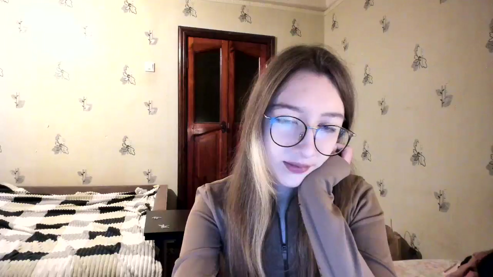 Gallery image thumbnail from CandyyCrushh's myfreecams stream on, 12/04/2024, 23:53 image 3 of 20