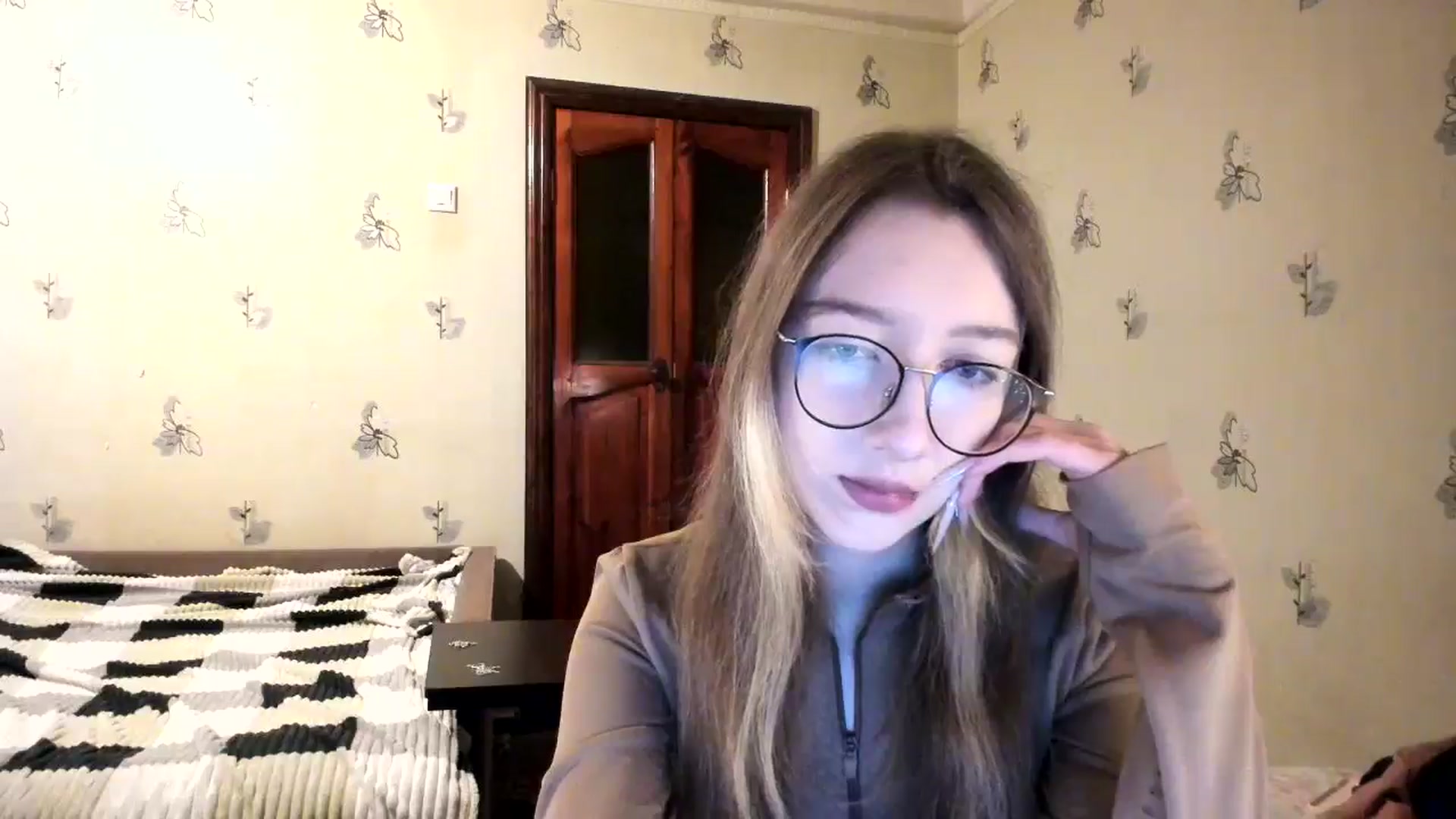 Gallery image thumbnail from CandyyCrushh's myfreecams stream on, 12/04/2024, 23:53 image 4 of 20