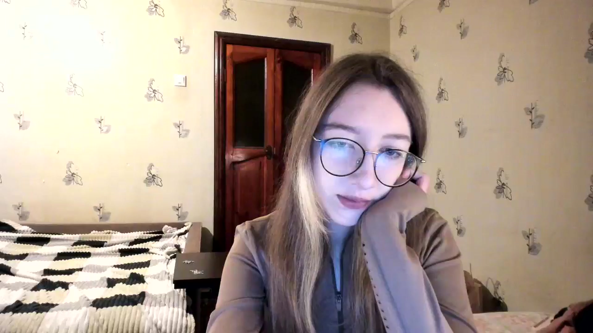 Gallery image thumbnail from CandyyCrushh's myfreecams stream on, 12/04/2024, 23:53 image 2 of 20
