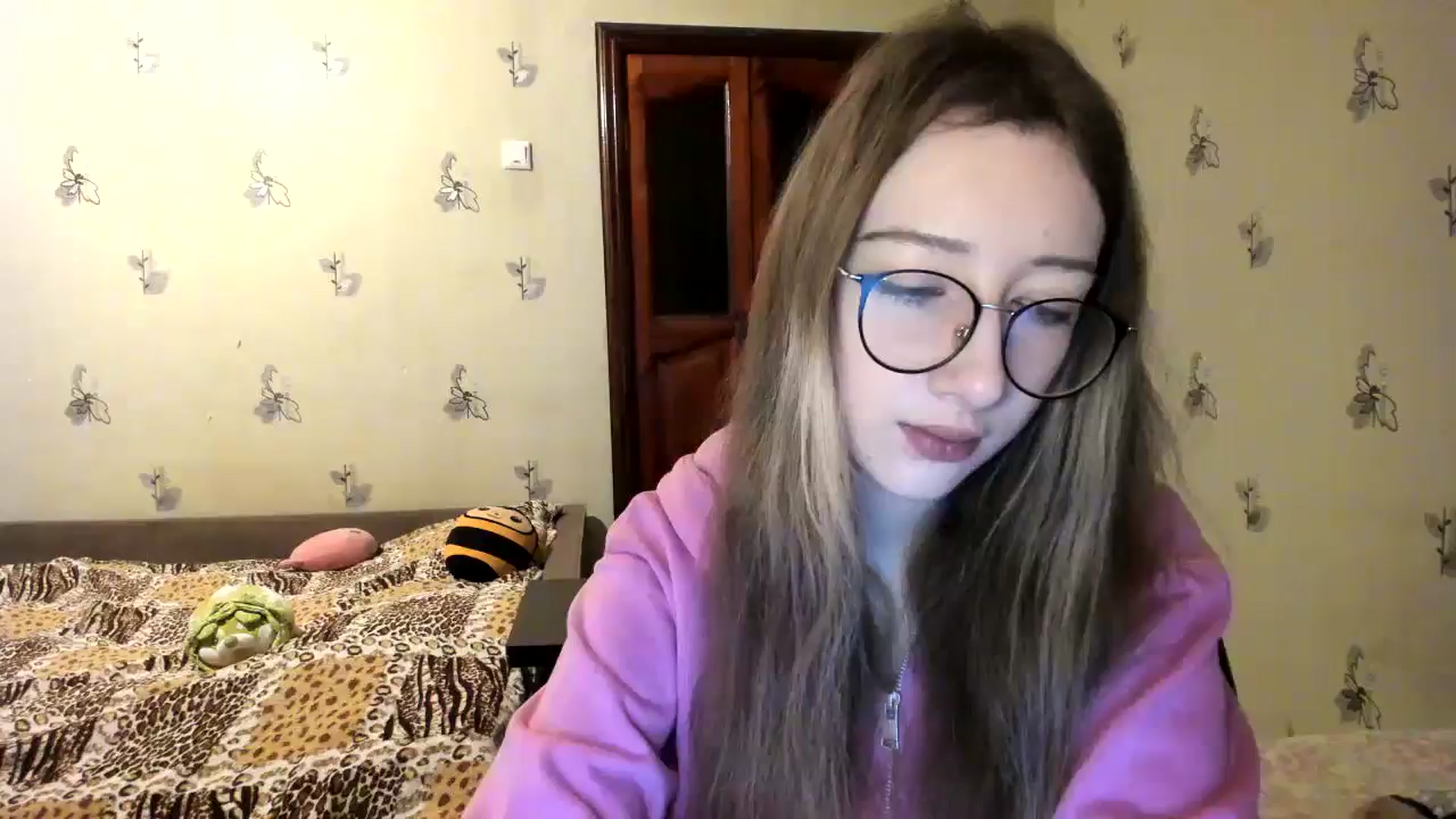 Gallery image thumbnail from CandyyCrushh's myfreecams stream on, 12/12/2024, 21:03 image 17 of 20