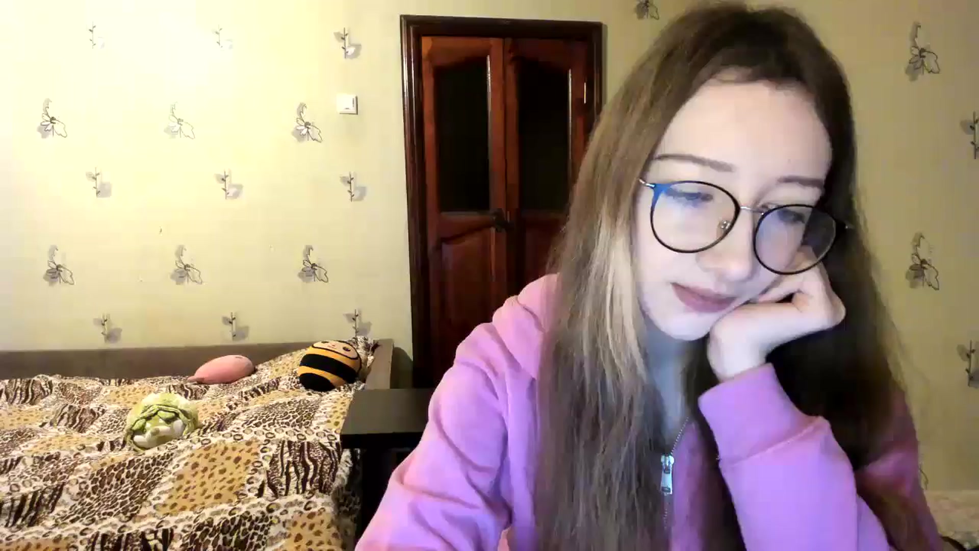 Gallery image thumbnail from CandyyCrushh's myfreecams stream on, 12/12/2024, 21:03 image 1 of 20