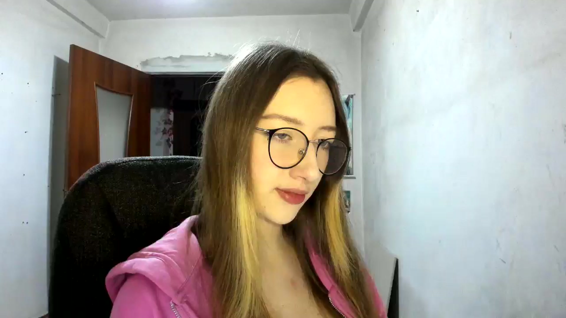 Gallery image thumbnail from CandyyCrushh's myfreecams stream on, 02/08/2025, 15:39 image 10 of 20