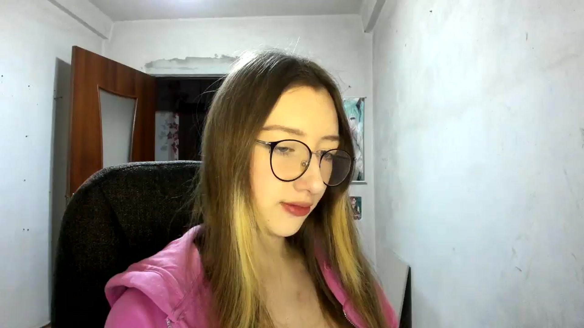 Gallery image thumbnail from CandyyCrushh's myfreecams stream on, 02/08/2025, 15:39 image 19 of 20