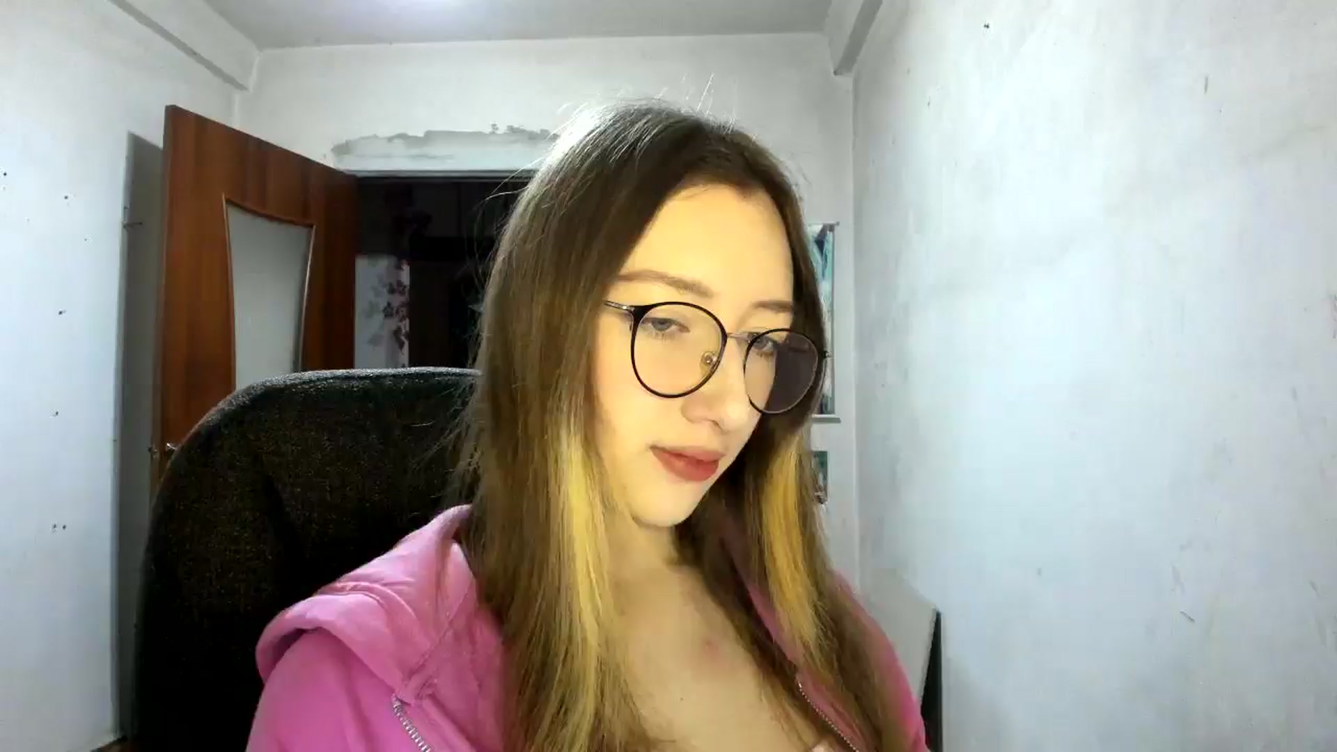 Gallery image thumbnail from CandyyCrushh's myfreecams stream on, 02/08/2025, 15:39 image 1 of 20