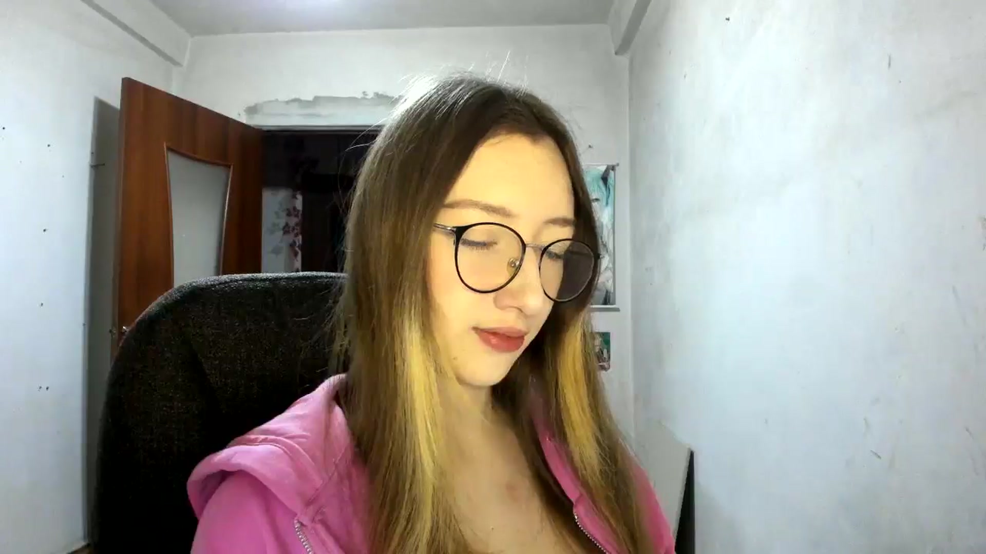 Gallery image thumbnail from CandyyCrushh's myfreecams stream on, 02/08/2025, 15:39 image 4 of 20