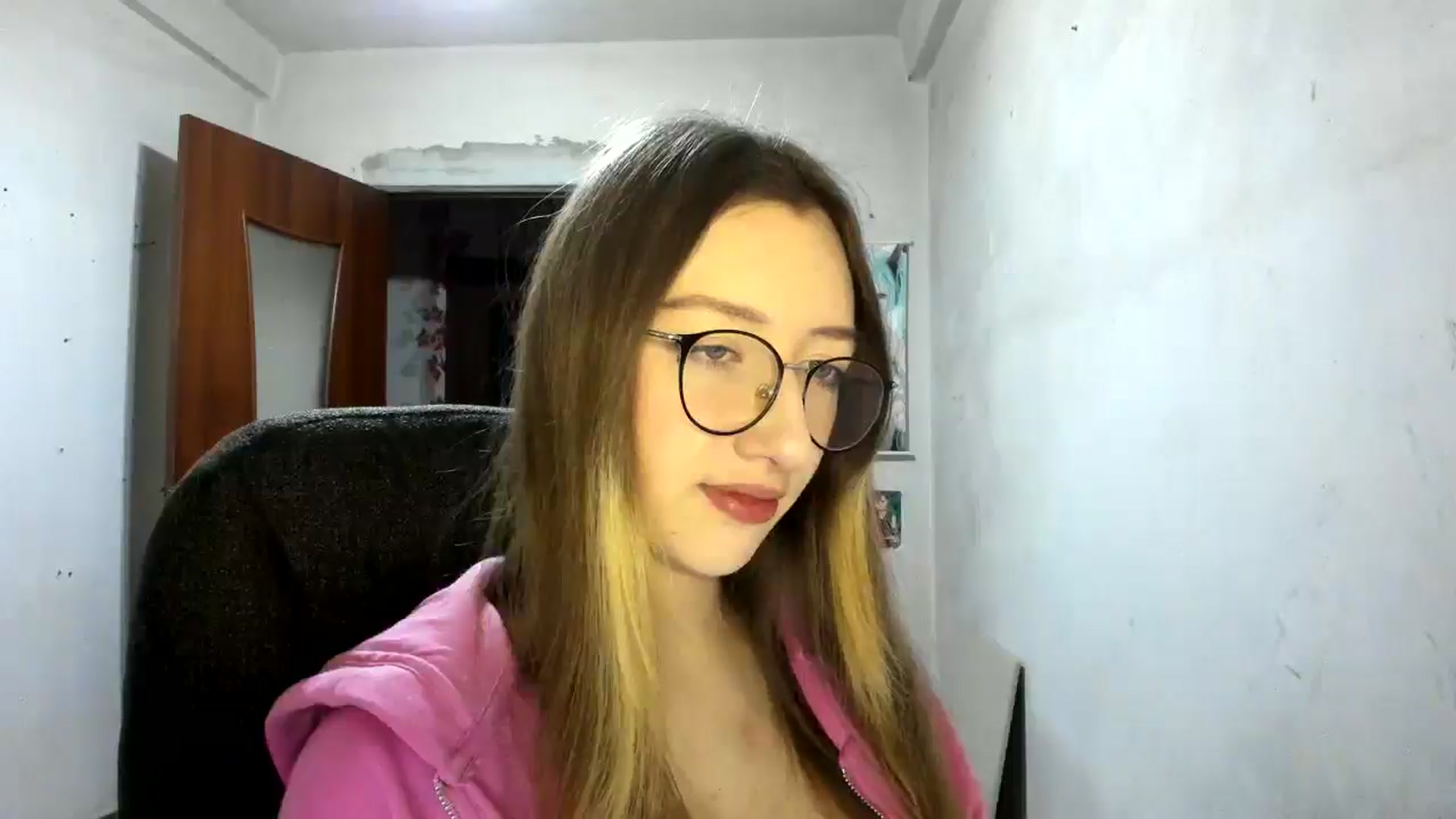Gallery image thumbnail from CandyyCrushh's myfreecams stream on, 02/08/2025, 15:39 image 13 of 20