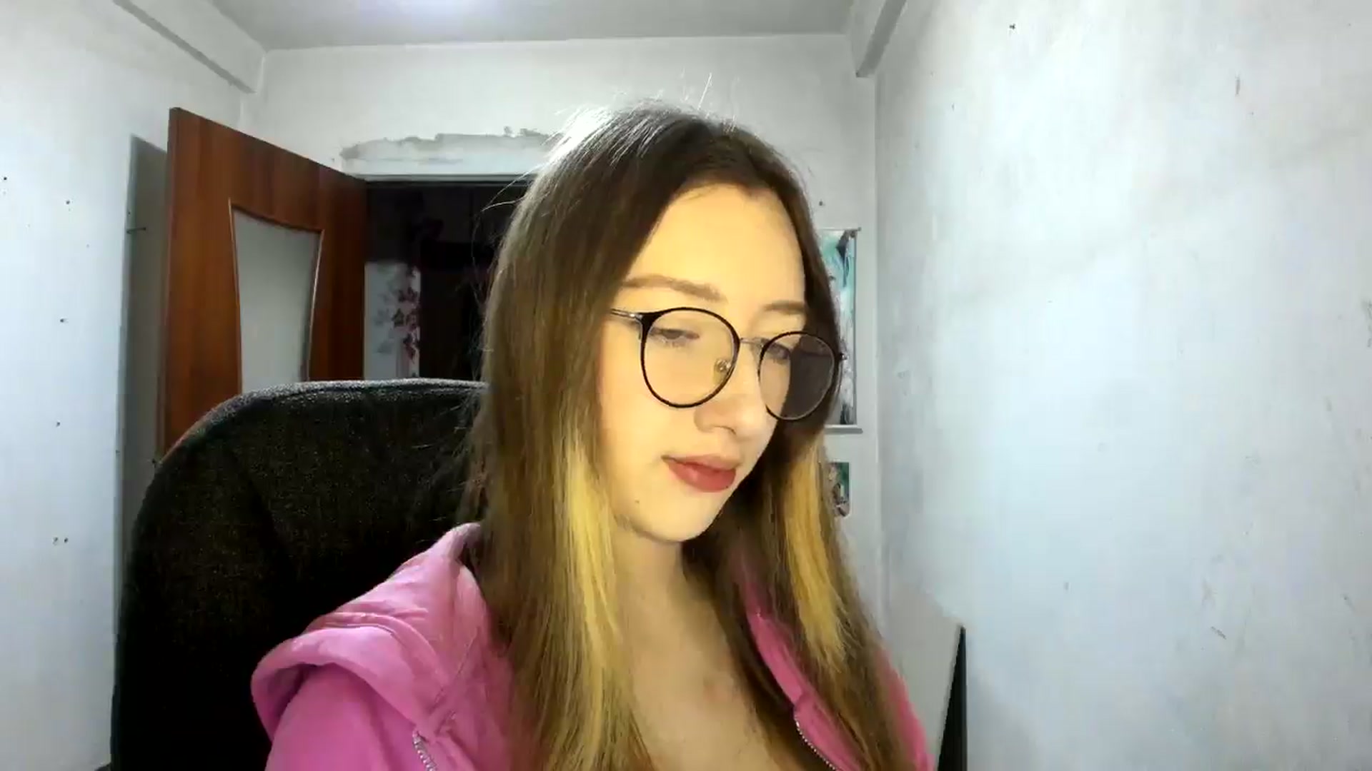 Gallery image thumbnail from CandyyCrushh's myfreecams stream on, 02/08/2025, 15:39 image 11 of 20