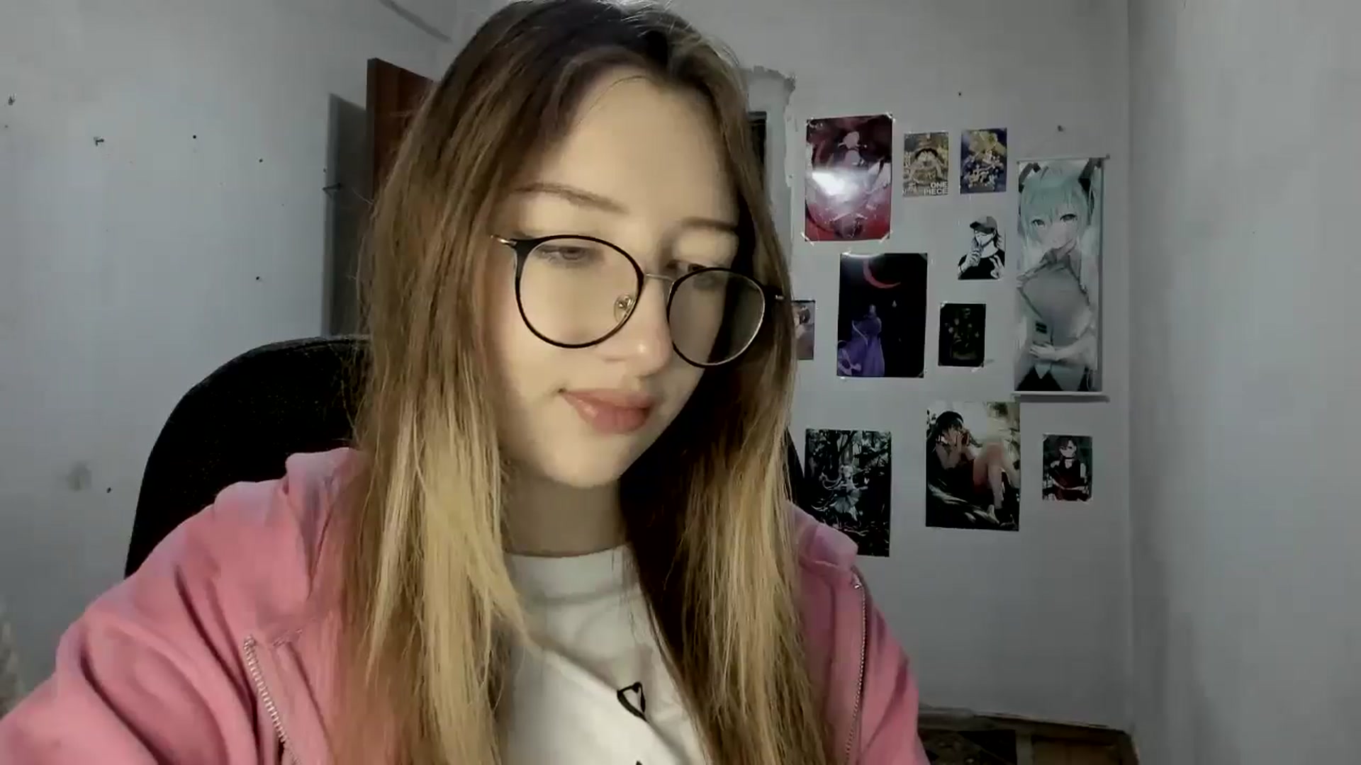 Gallery image thumbnail from CandyyCrushh's myfreecams stream on, 04/17/2025, 19:11 image 15 of 20