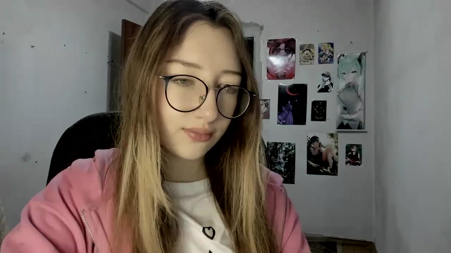 Gallery image thumbnail from CandyyCrushh's myfreecams stream on, 04/17/2025, 19:11 image 9 of 20