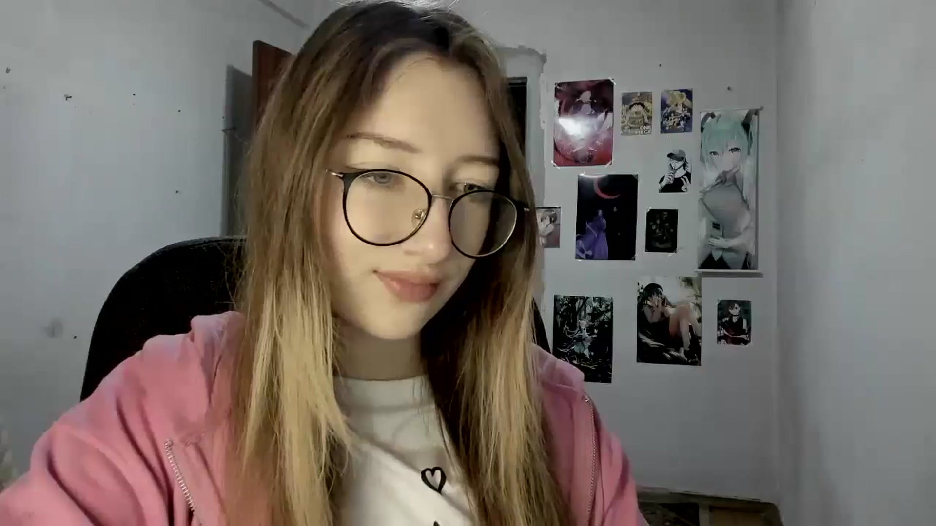 Gallery image thumbnail from CandyyCrushh's myfreecams stream on, 04/17/2025, 19:11 image 16 of 20