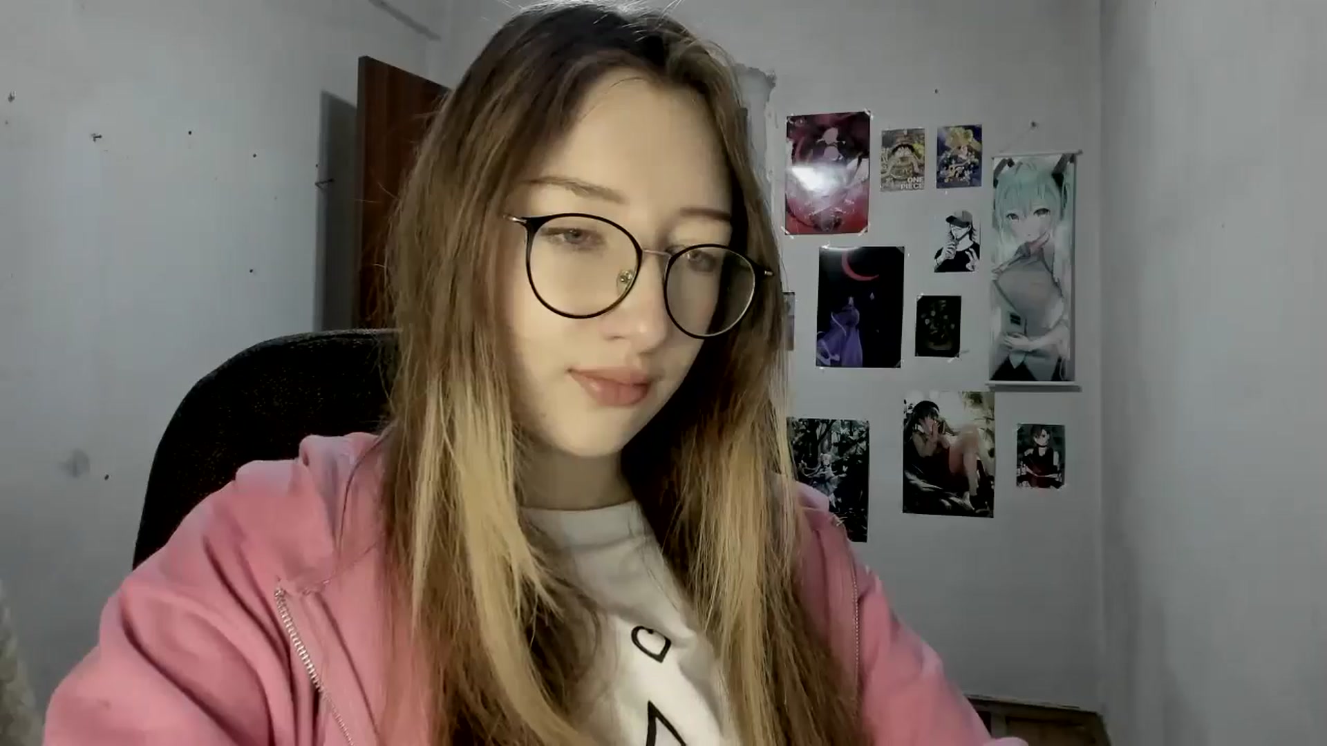 Gallery image thumbnail from CandyyCrushh's myfreecams stream on, 04/17/2025, 19:11 image 2 of 20