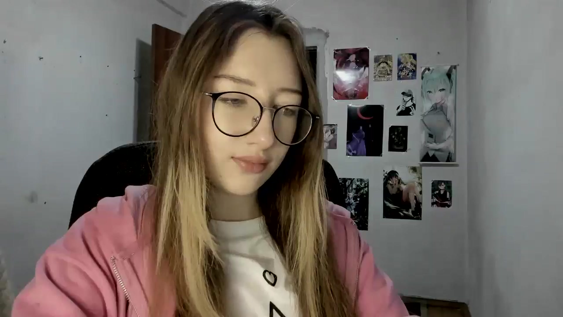 Gallery image thumbnail from CandyyCrushh's myfreecams stream on, 04/17/2025, 19:11 image 7 of 20