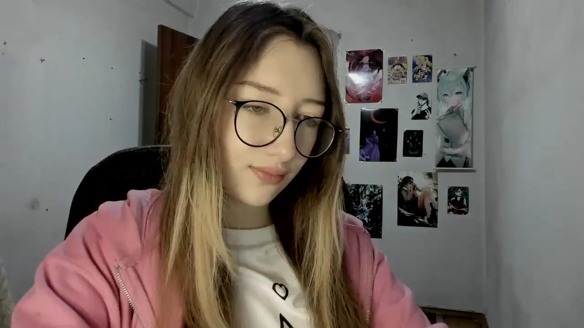 Gallery image thumbnail from CandyyCrushh's myfreecams stream on, 04/17/2025, 19:11 image 6 of 20