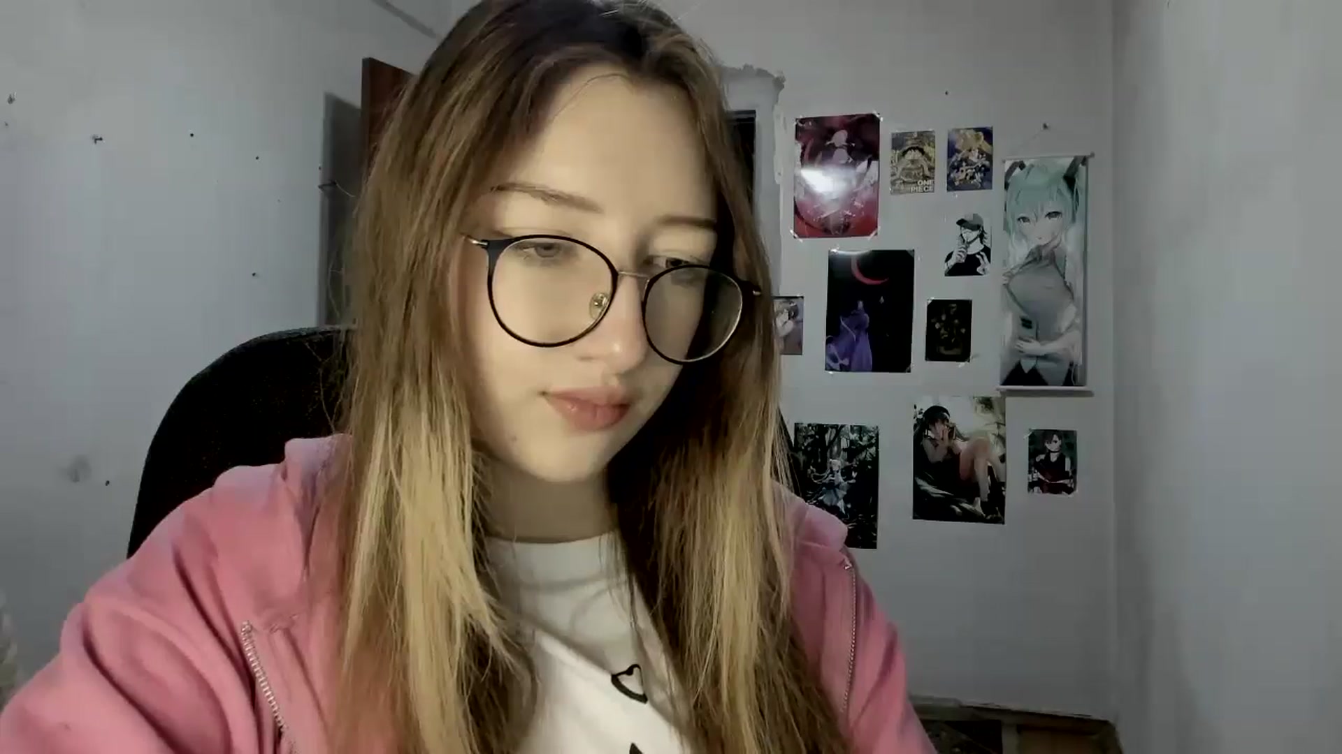Gallery image thumbnail from CandyyCrushh's myfreecams stream on, 04/17/2025, 19:11 image 13 of 20