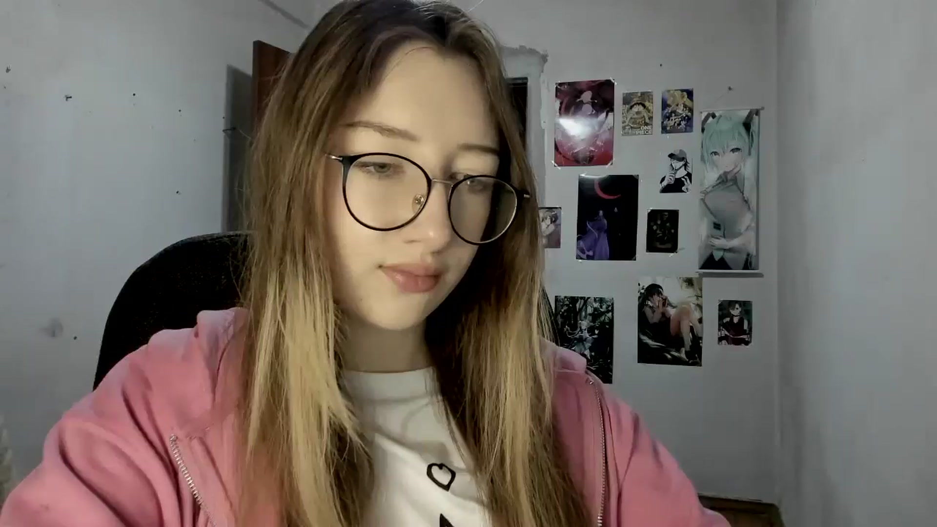 Gallery image thumbnail from CandyyCrushh's myfreecams stream on, 04/17/2025, 19:11 image 10 of 20
