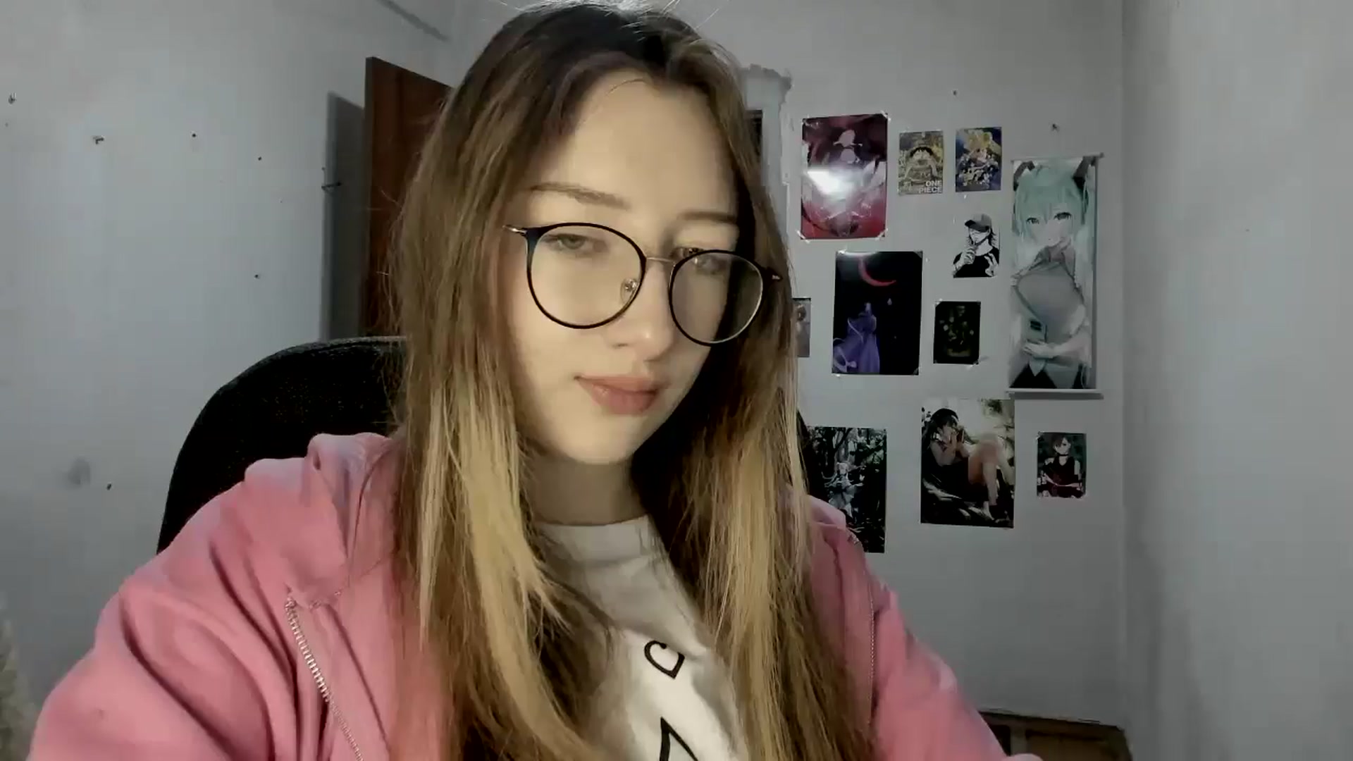 Gallery image thumbnail from CandyyCrushh's myfreecams stream on, 04/17/2025, 19:11 image 4 of 20
