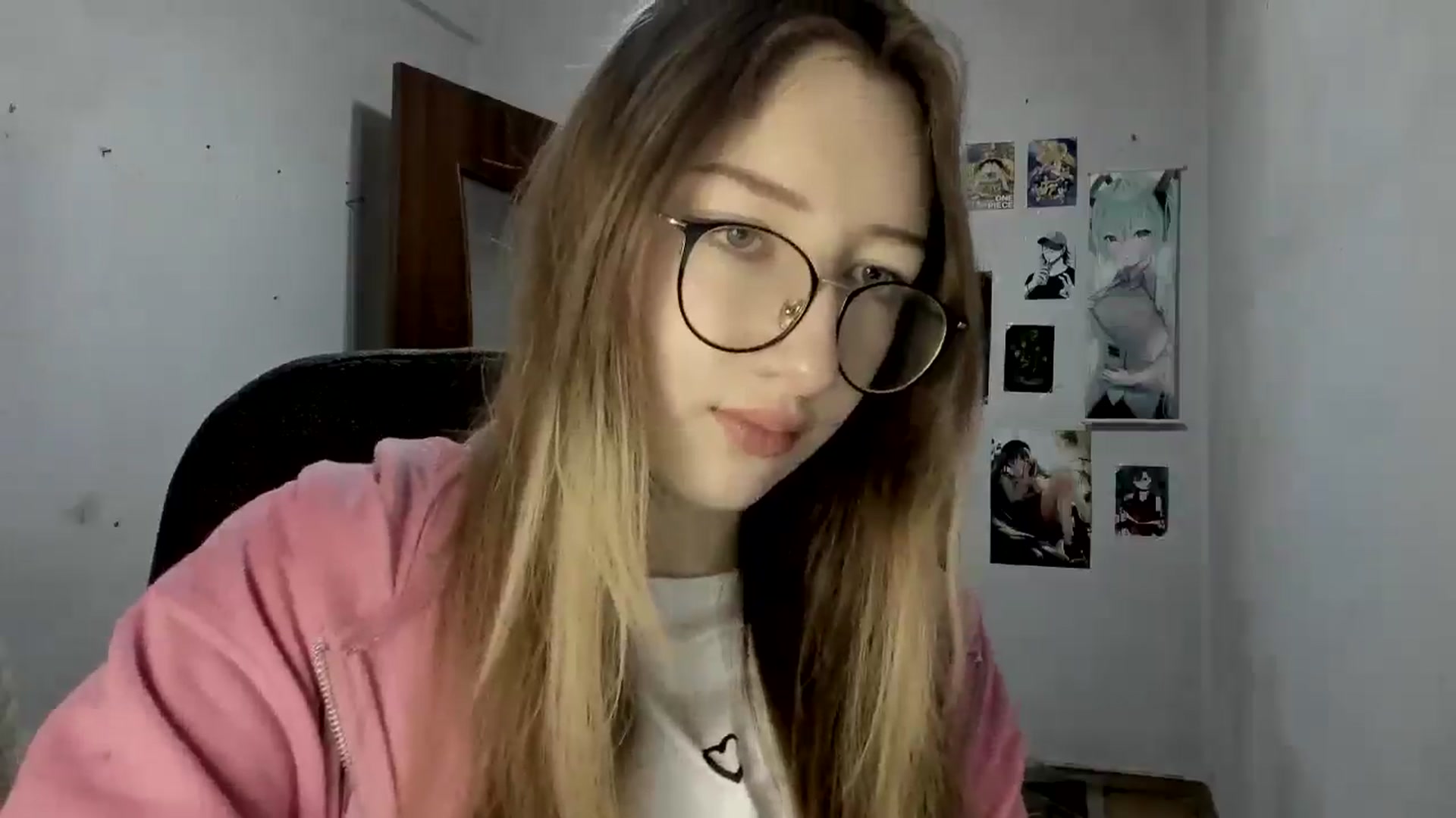 Gallery image thumbnail from CandyyCrushh's myfreecams stream on, 04/17/2025, 19:11 image 11 of 20