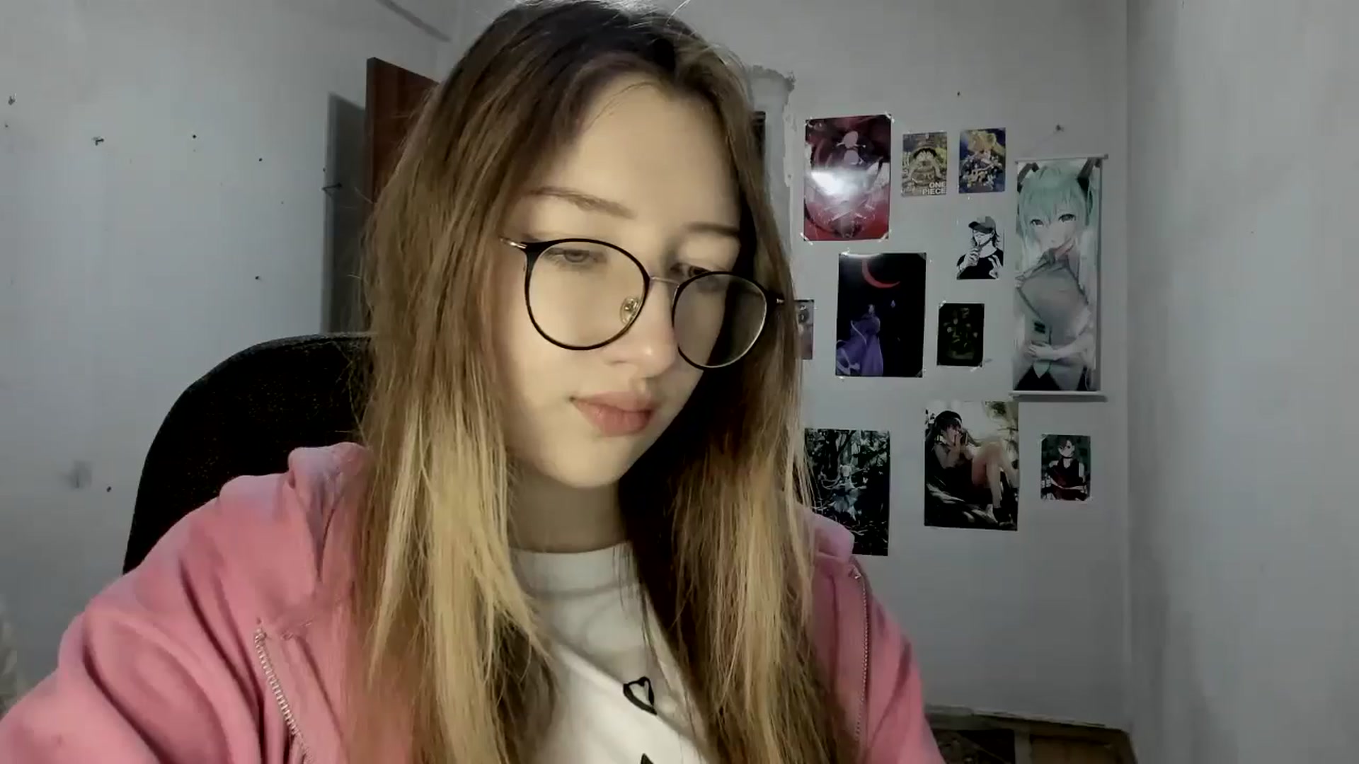 Gallery image thumbnail from CandyyCrushh's myfreecams stream on, 04/17/2025, 19:11 image 14 of 20