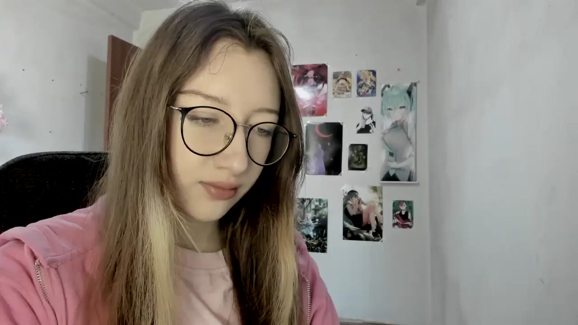 Gallery image thumbnail from CandyyCrushh's myfreecams stream on, 04/22/2025, 11:51 image 2 of 20