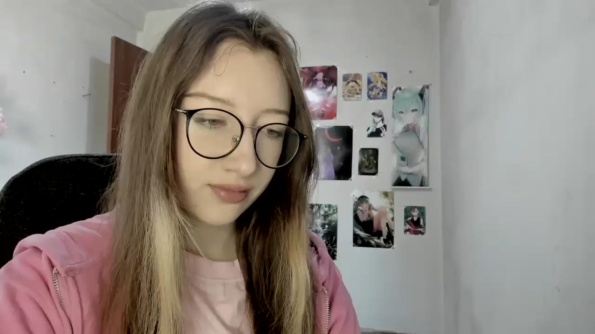 Gallery image thumbnail from CandyyCrushh's myfreecams stream on, 04/22/2025, 11:51 image 6 of 20