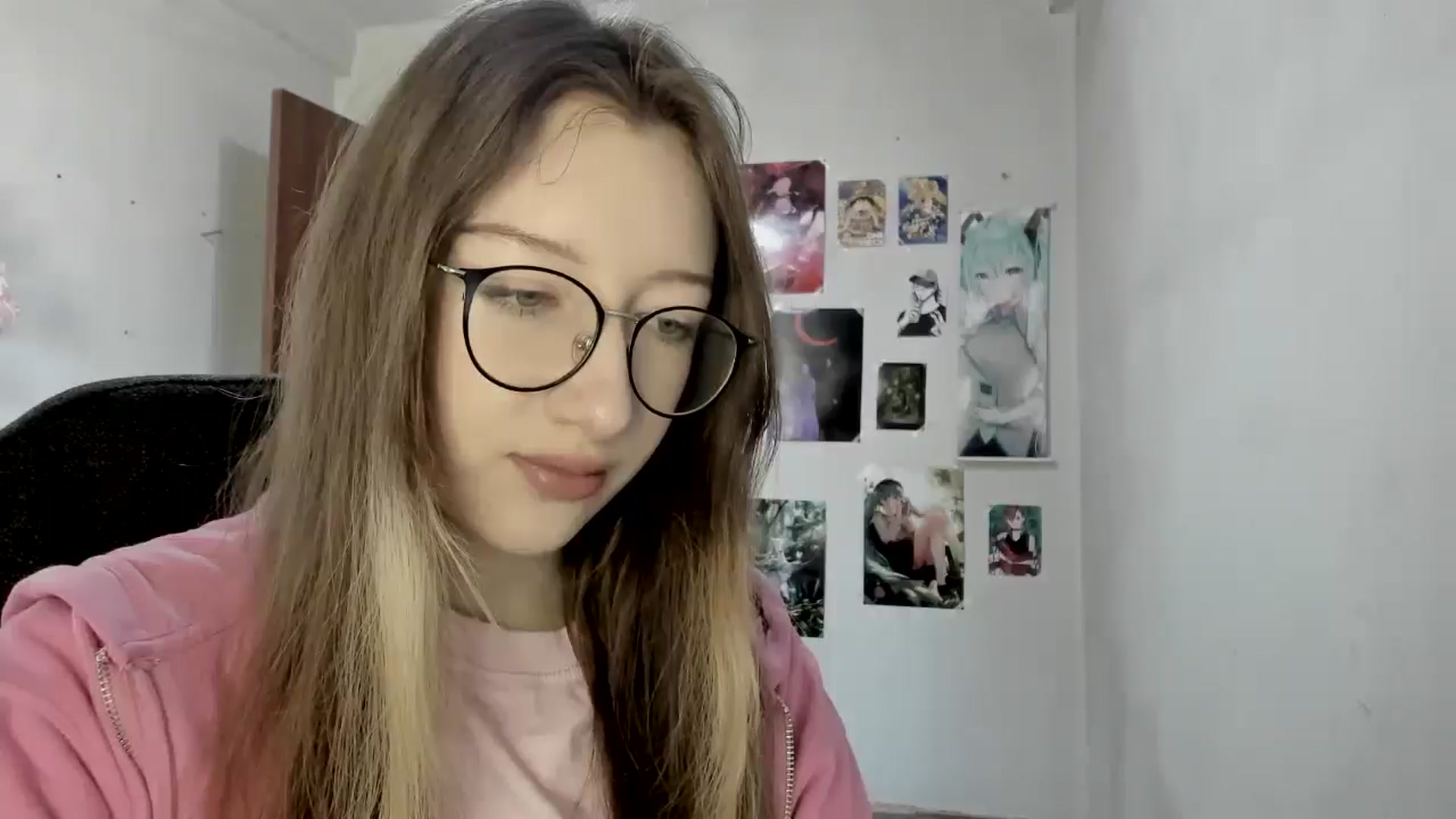 Gallery image thumbnail from CandyyCrushh's myfreecams stream on, 04/22/2025, 11:51 image 4 of 20