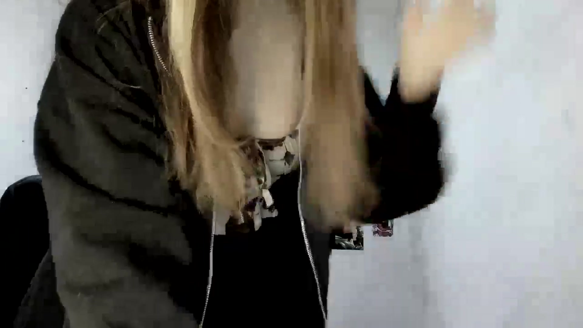 Gallery image thumbnail from CandyyCrushh's myfreecams stream on, 05/14/2025, 20:09 image 17 of 20