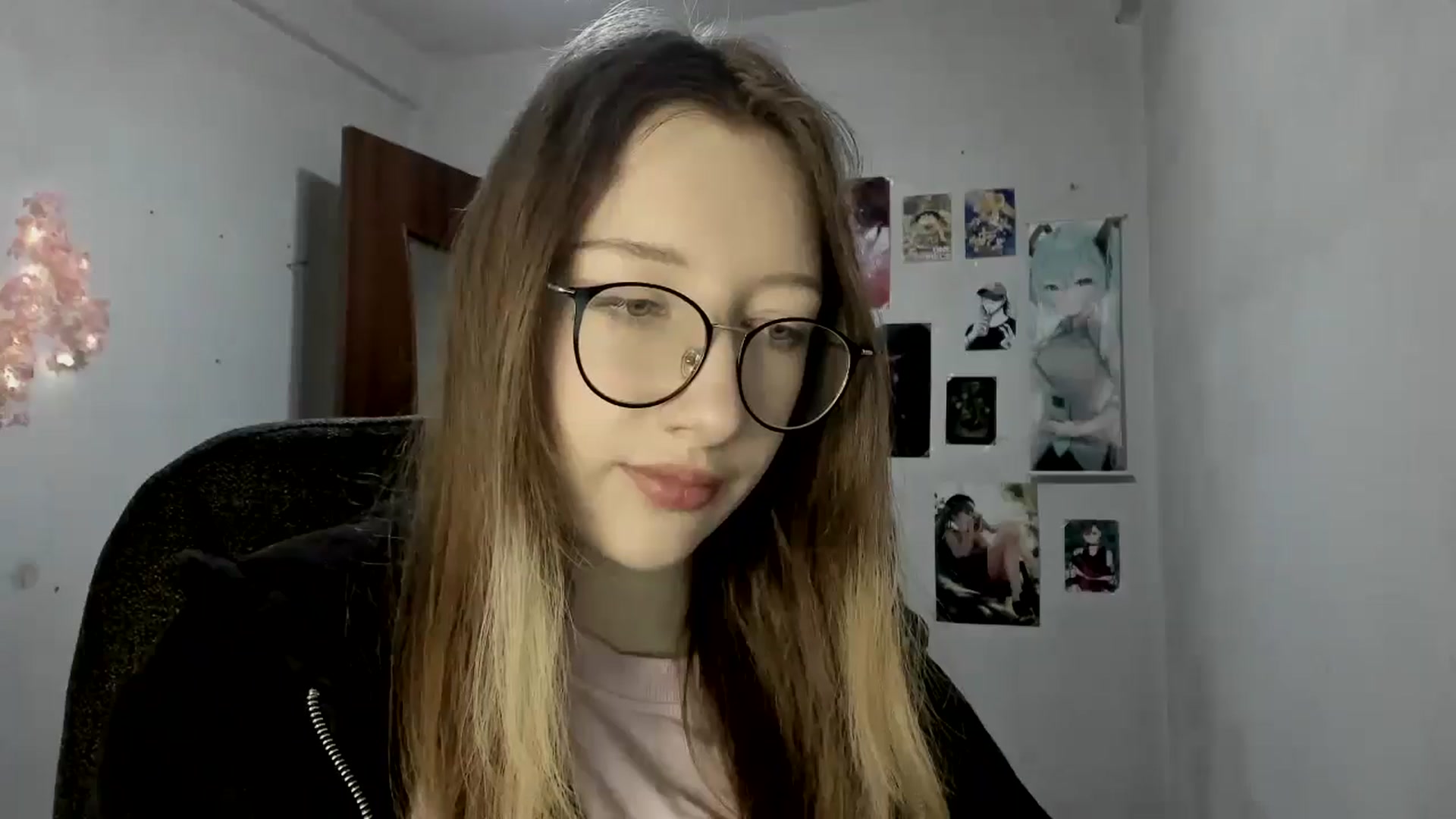 Gallery image thumbnail from CandyyCrushh's myfreecams stream on, 05/19/2025, 17:19 image 17 of 20