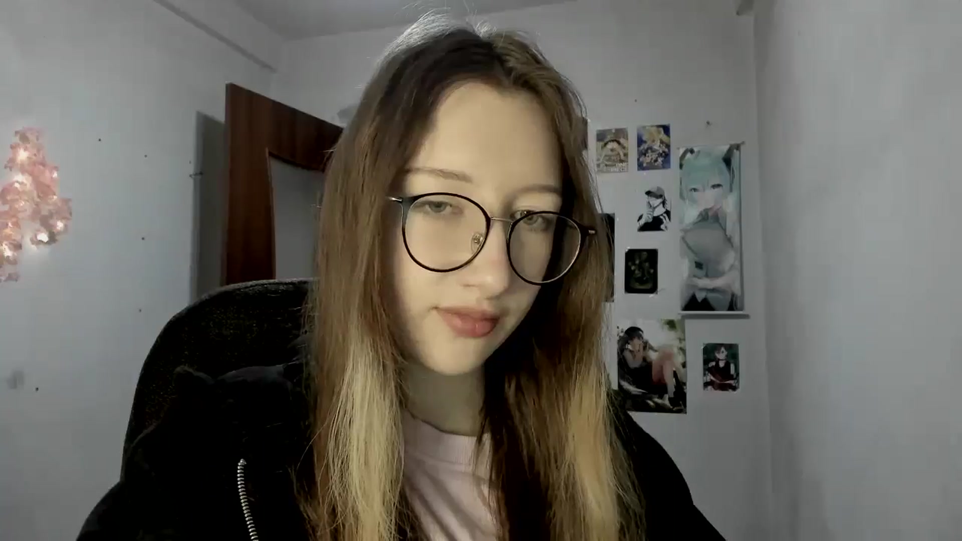Gallery image thumbnail from CandyyCrushh's myfreecams stream on, 05/19/2025, 17:19 image 2 of 20