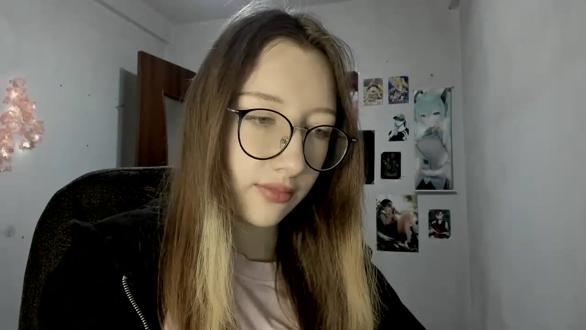 Gallery image thumbnail from CandyyCrushh's myfreecams stream on, 05/19/2025, 17:19 image 14 of 20