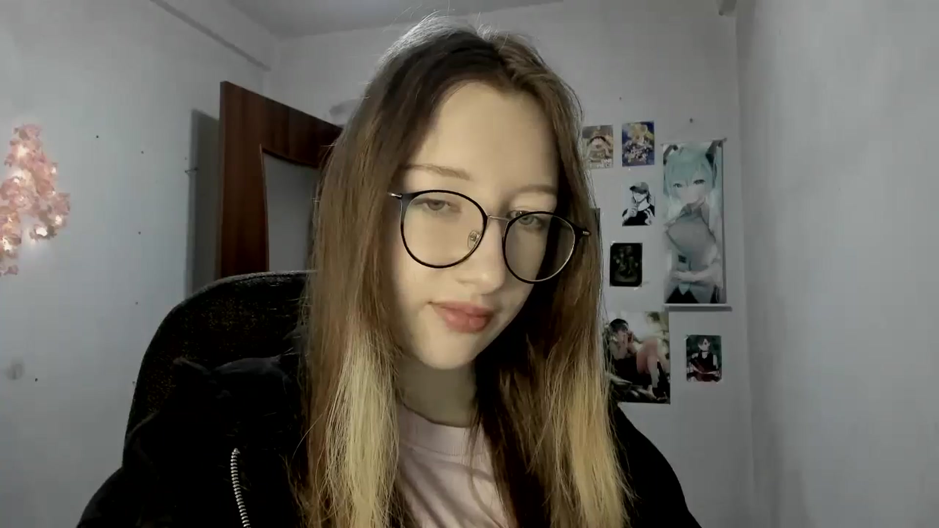 Gallery image thumbnail from CandyyCrushh's myfreecams stream on, 05/19/2025, 17:19 image 7 of 20