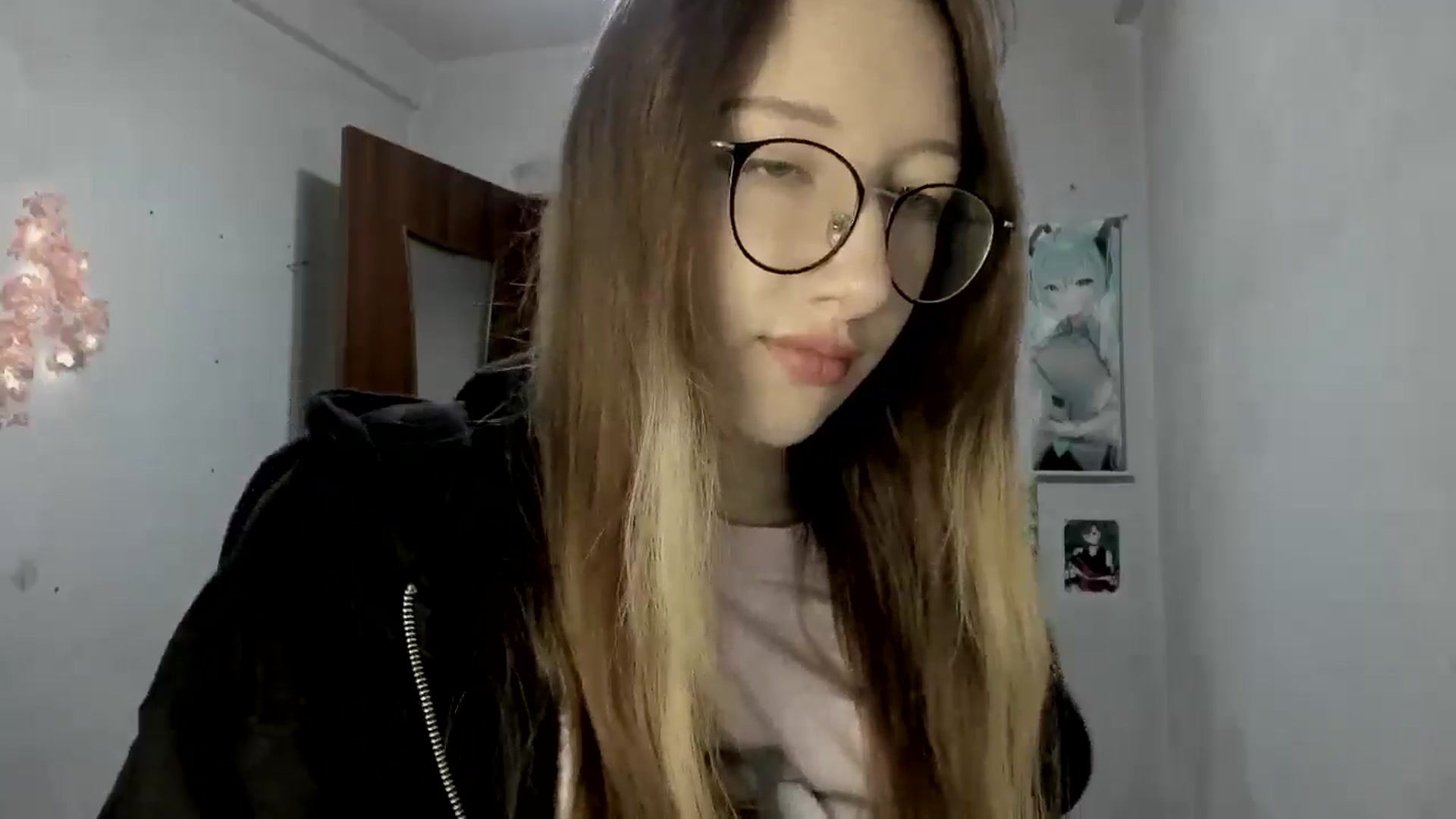 Gallery image thumbnail from CandyyCrushh's myfreecams stream on, 05/19/2025, 17:19 image 8 of 20