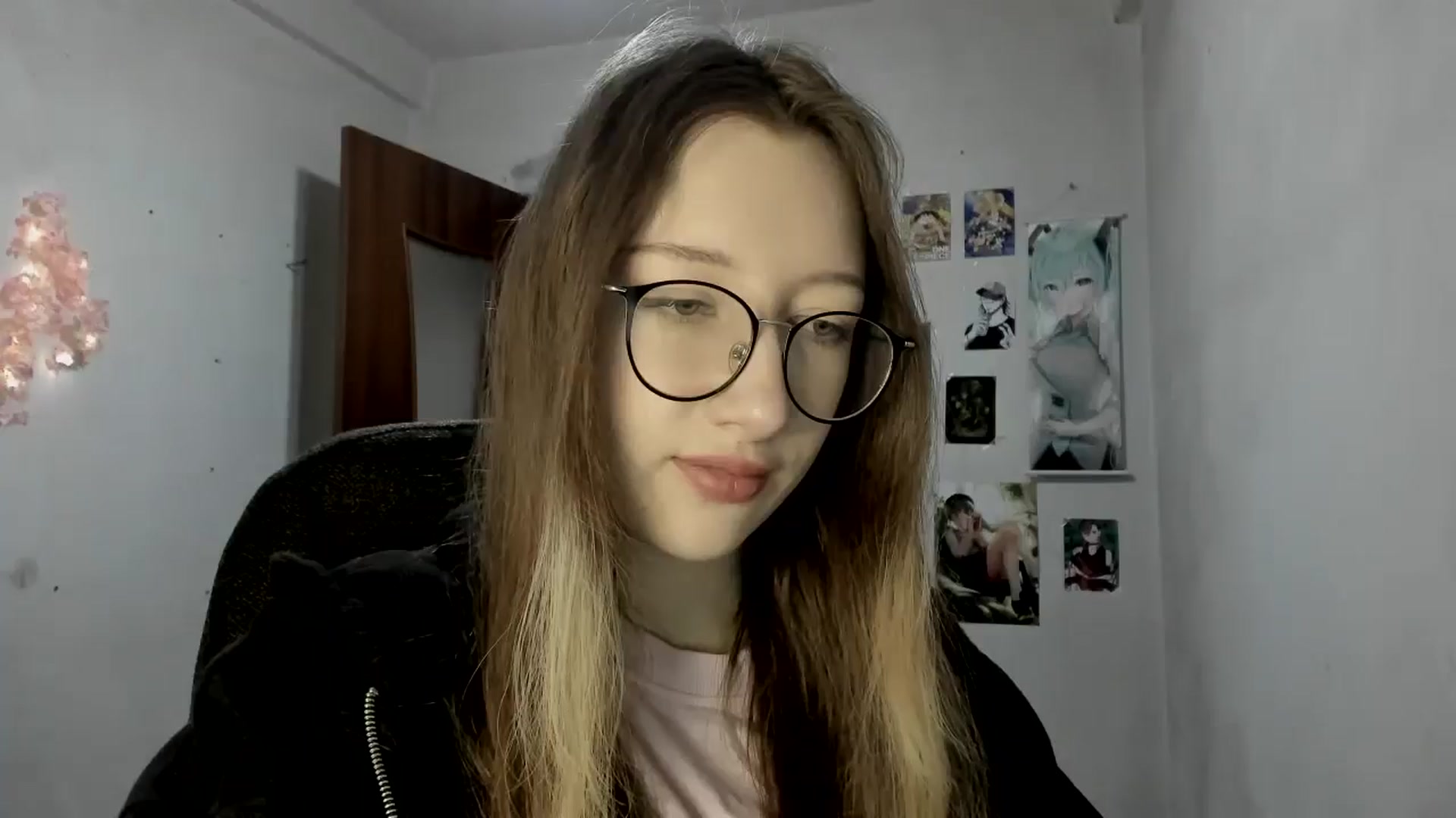 Gallery image thumbnail from CandyyCrushh's myfreecams stream on, 05/19/2025, 17:19 image 1 of 20