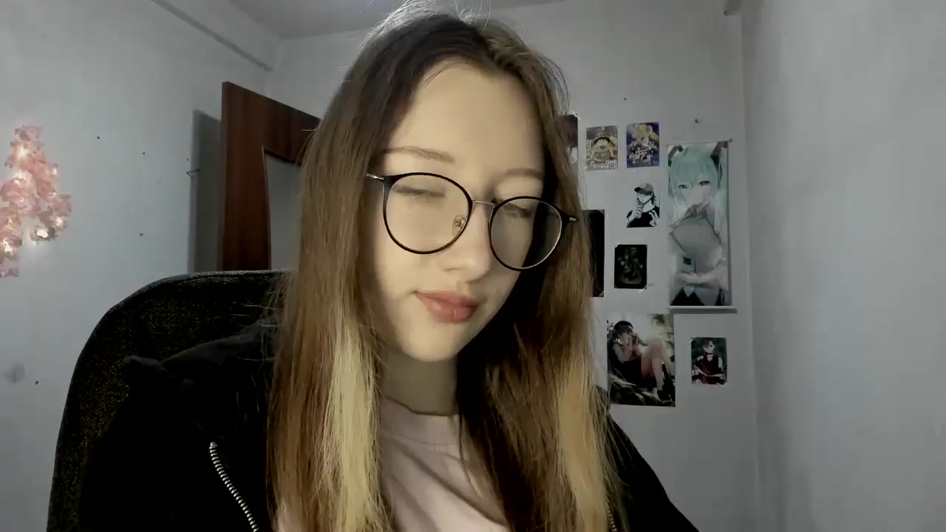 Gallery image thumbnail from CandyyCrushh's myfreecams stream on, 05/19/2025, 17:19 image 10 of 20