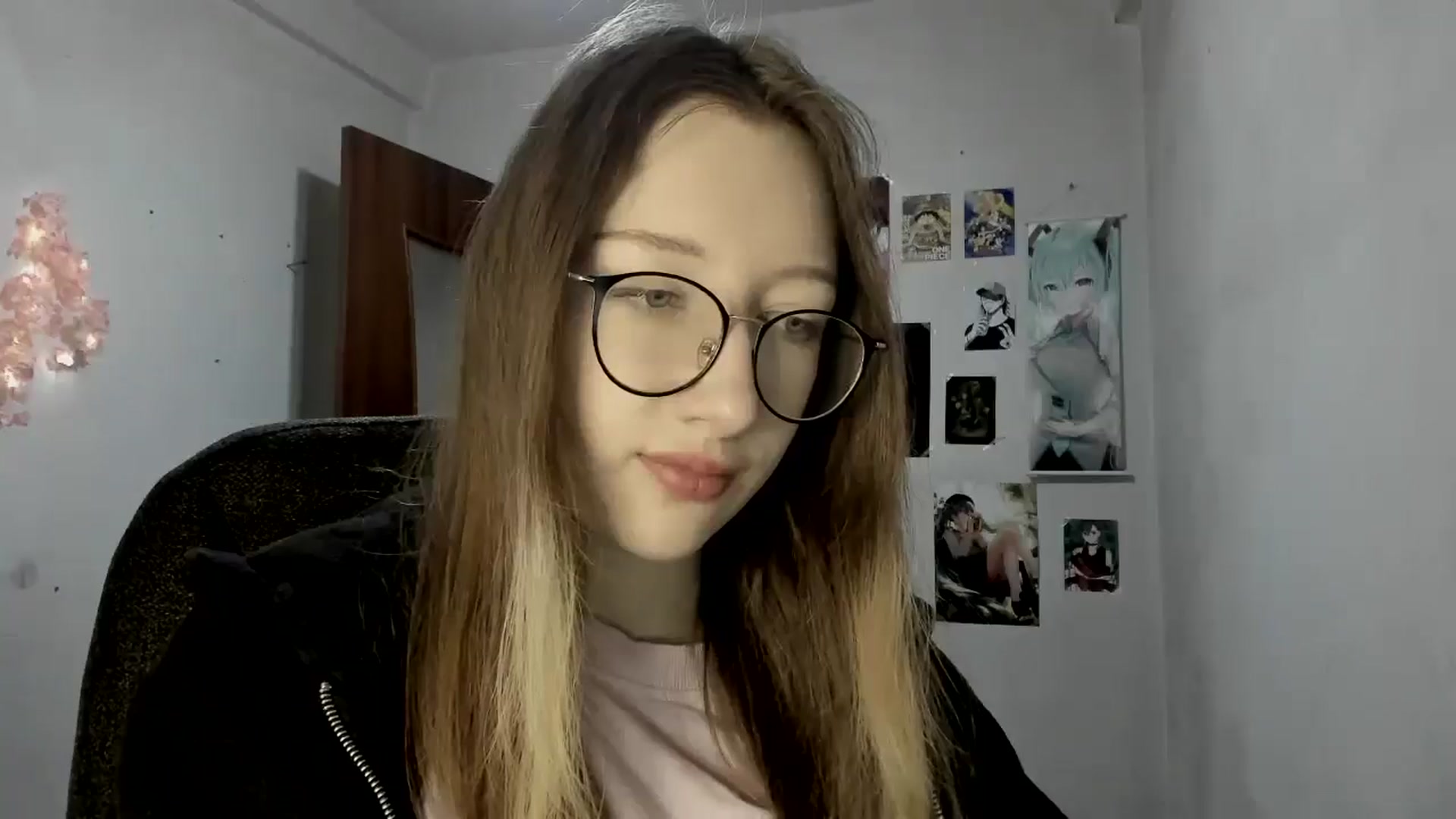 Gallery image thumbnail from CandyyCrushh's myfreecams stream on, 05/19/2025, 17:19 image 11 of 20