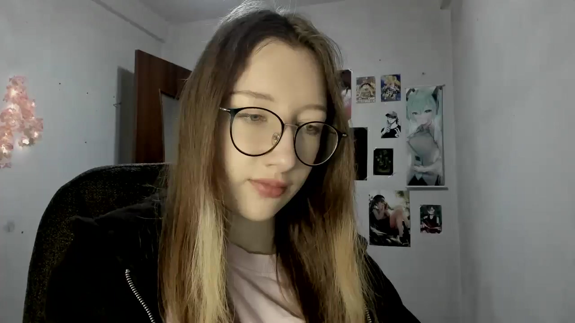 Gallery image thumbnail from CandyyCrushh's myfreecams stream on, 05/19/2025, 17:19 image 12 of 20