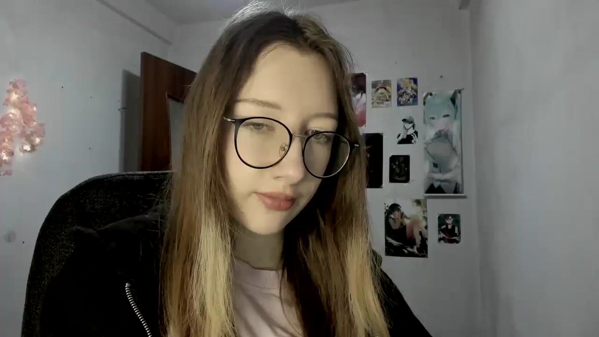 Gallery image thumbnail from CandyyCrushh's myfreecams stream on, 05/19/2025, 17:19 image 16 of 20