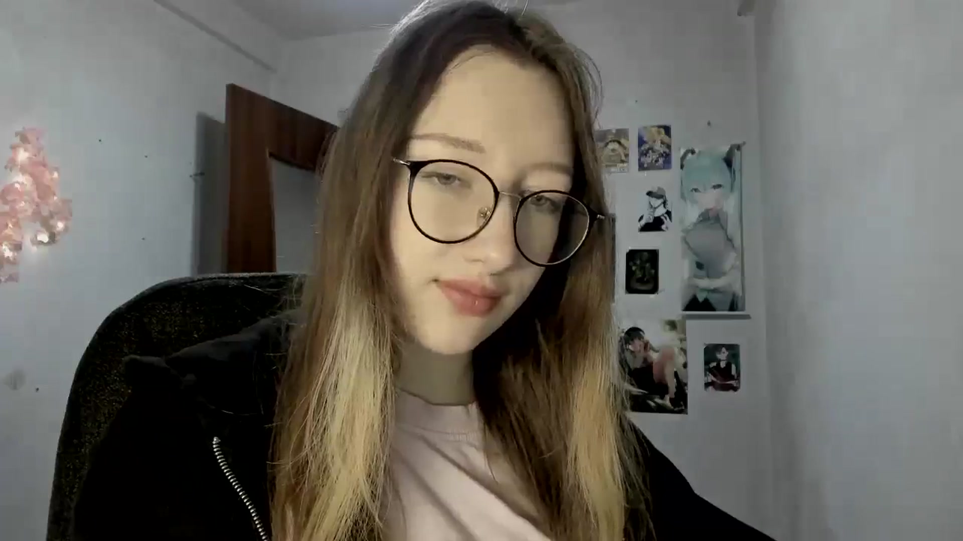 Gallery image thumbnail from CandyyCrushh's myfreecams stream on, 05/19/2025, 17:19 image 9 of 20