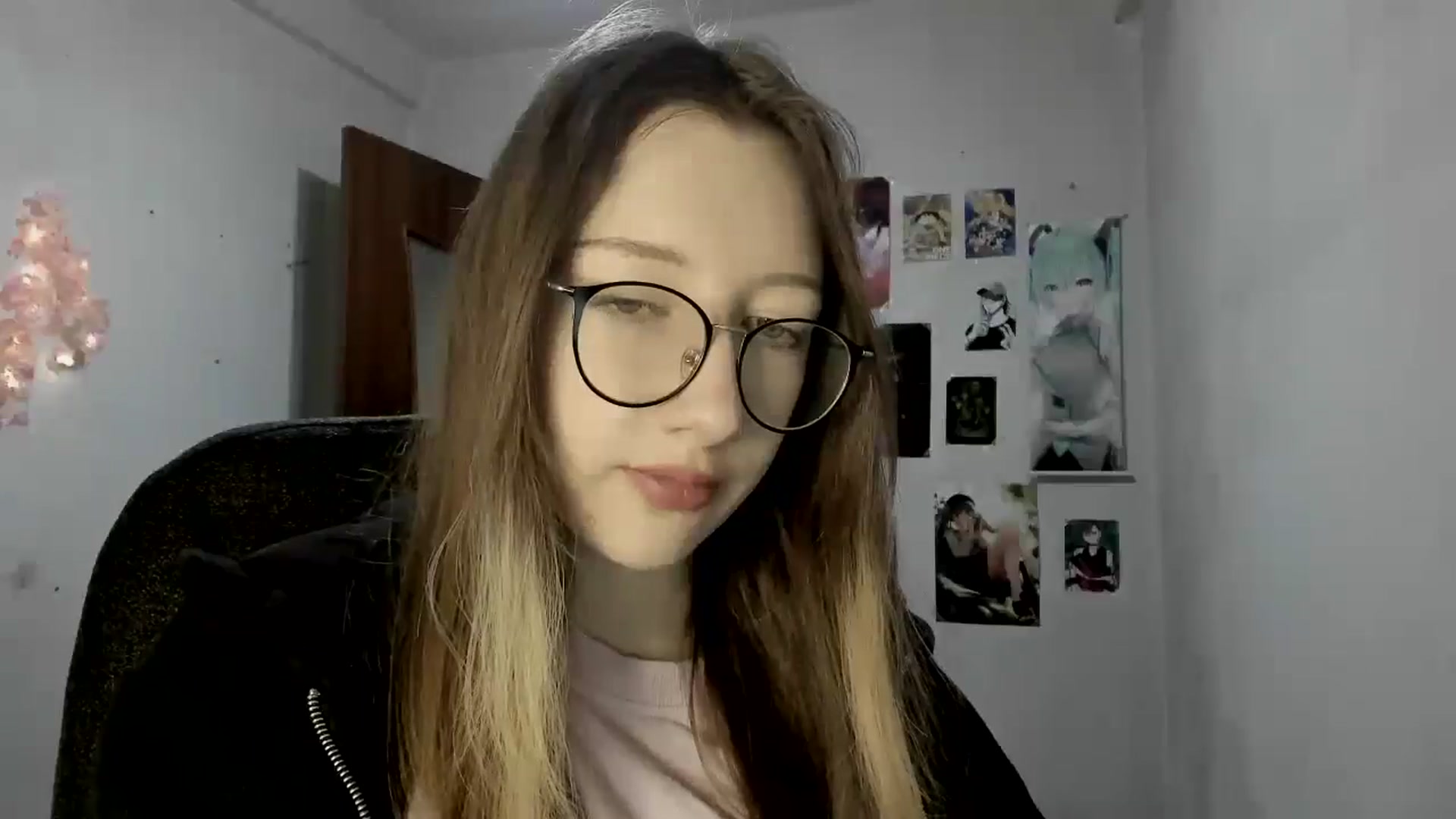 Gallery image thumbnail from CandyyCrushh's myfreecams stream on, 05/19/2025, 17:19 image 19 of 20