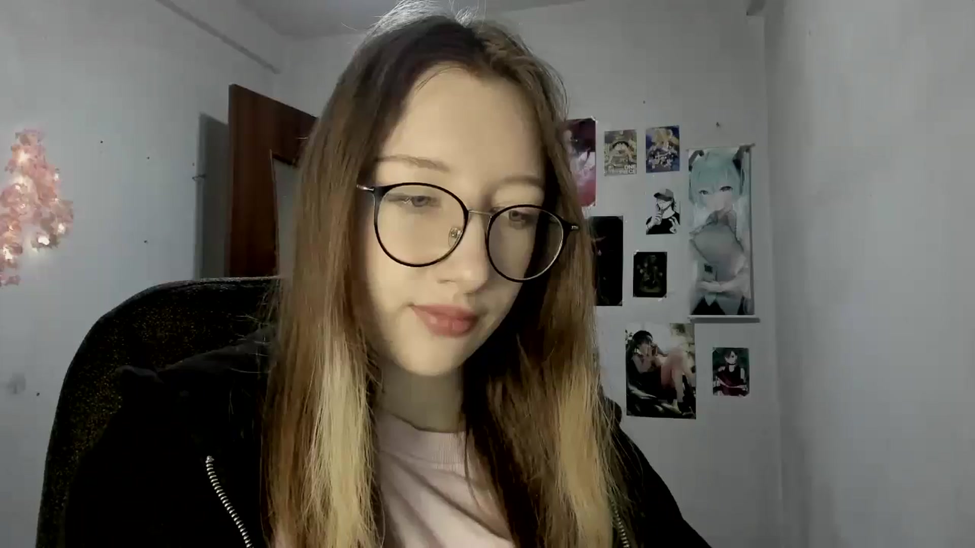 Gallery image thumbnail from CandyyCrushh's myfreecams stream on, 05/19/2025, 17:19 image 13 of 20
