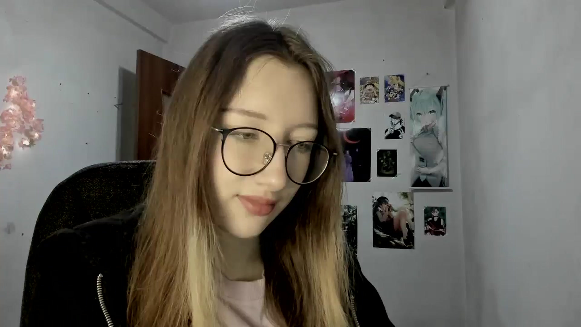 Gallery image thumbnail from CandyyCrushh's myfreecams stream on, 05/19/2025, 18:26 image 16 of 20