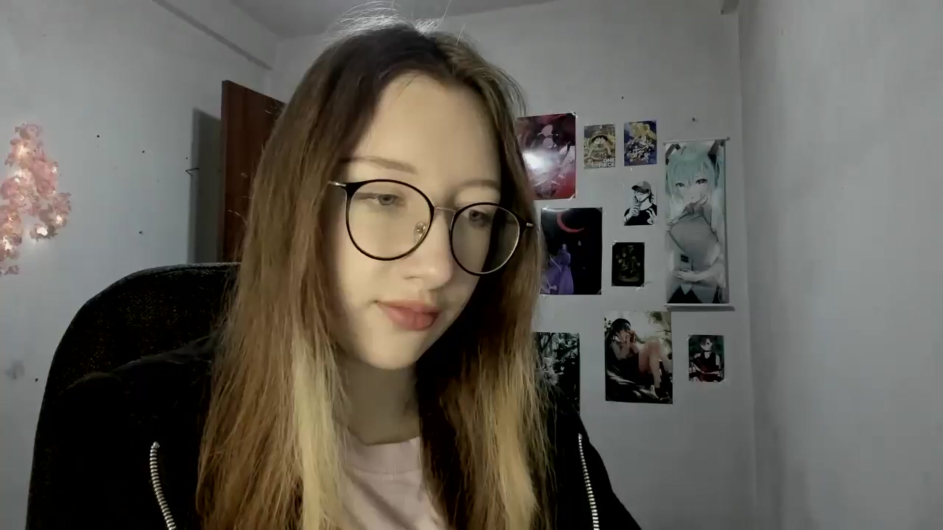Gallery image thumbnail from CandyyCrushh's myfreecams stream on, 05/19/2025, 18:26 image 1 of 20