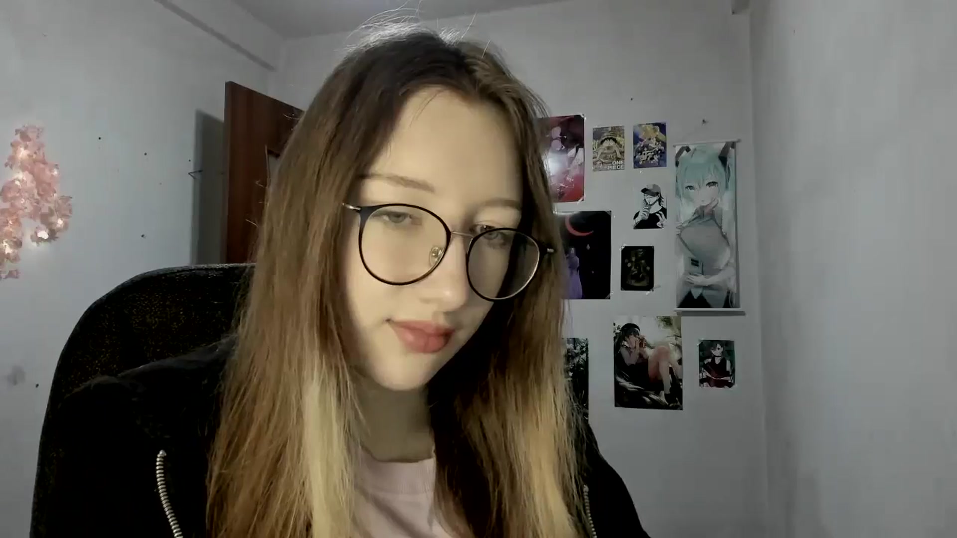 Gallery image thumbnail from CandyyCrushh's myfreecams stream on, 05/19/2025, 18:26 image 15 of 20