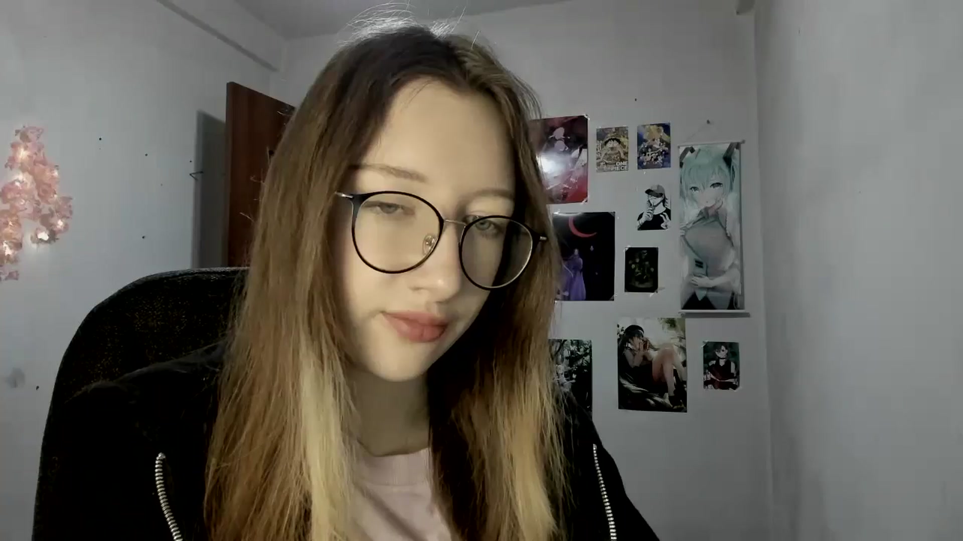 Gallery image thumbnail from CandyyCrushh's myfreecams stream on, 05/19/2025, 18:26 image 5 of 20